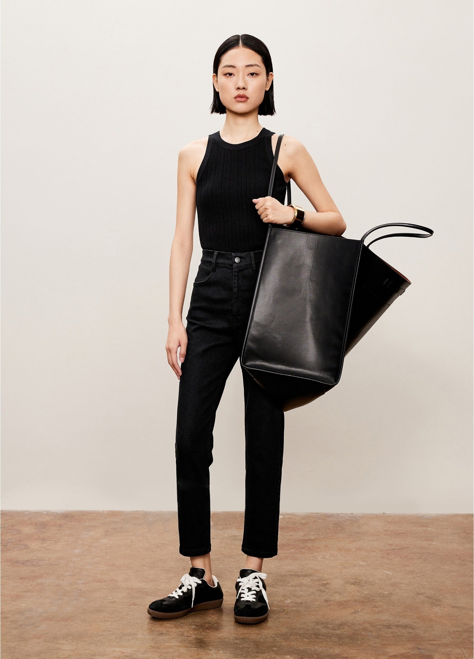 Damen Slim Stricktop mit edlem Kashmere Schwarz LESS