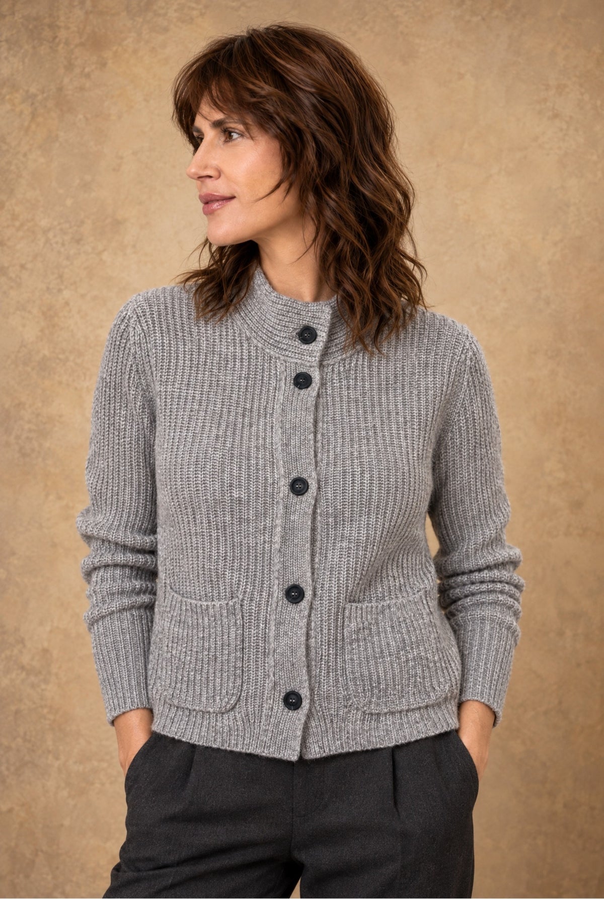 Damen Strickjacke Grau Stehkragen Knopfleiste Taschen Winter Herbst Damenmode