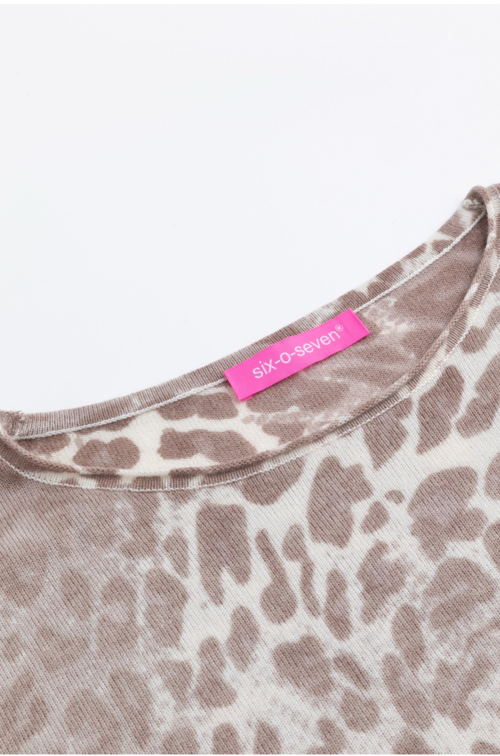 Damen Regular Strickpullover mit Inside out Leoparden Print aus Kaschmirmix six-o-seven