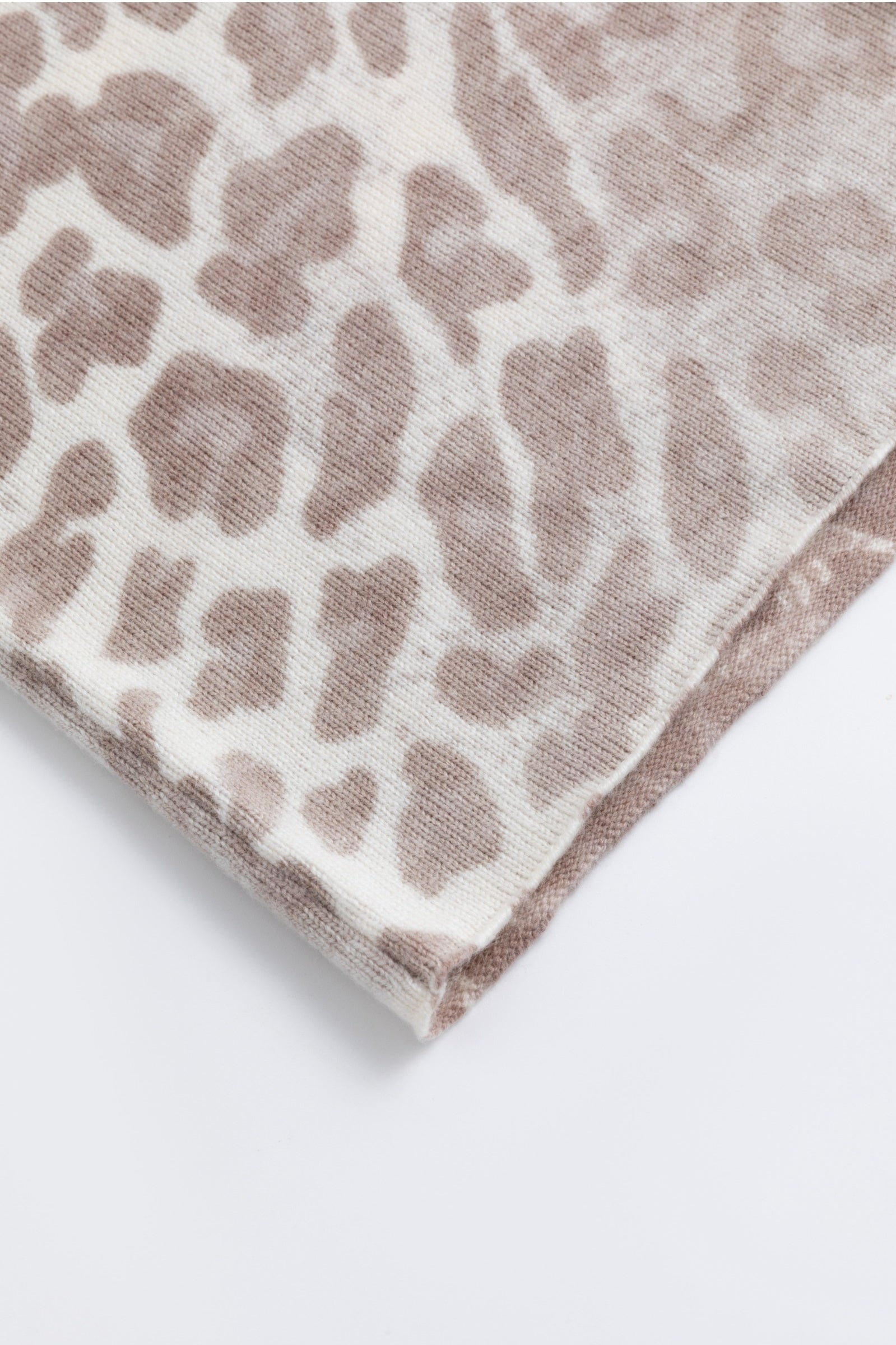 Damen Regular Strickpullover mit Inside out Leoparden Print aus Kaschmirmix six-o-seven