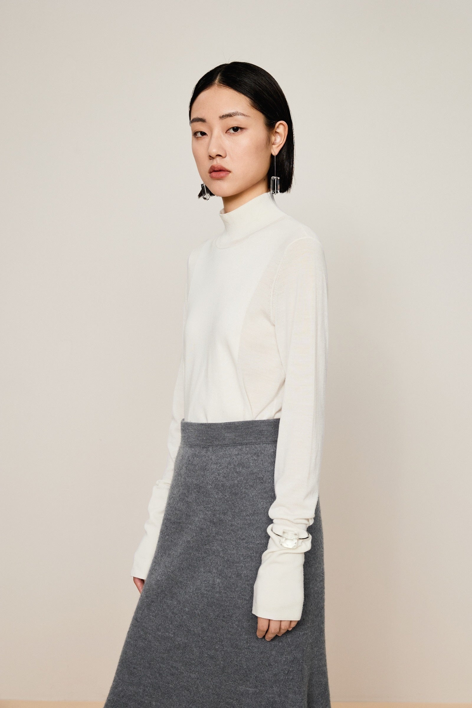 Damen Slim Pullover mit langen Ärmeln Off-White LESS