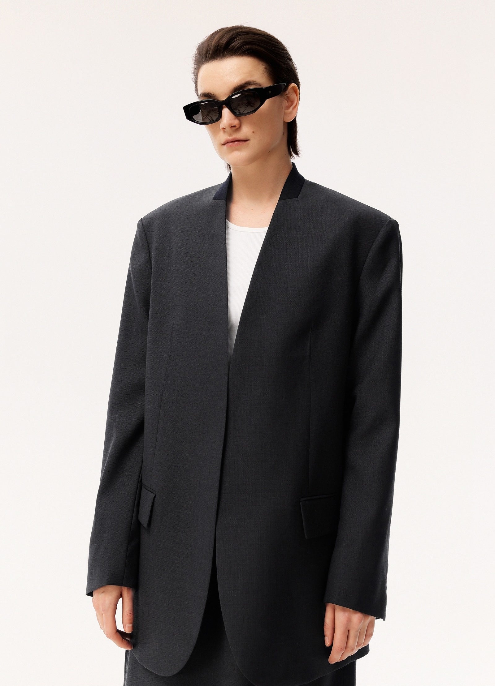 Damen Blazerjacke mit Pattentasche und Blouson Kragen LESS