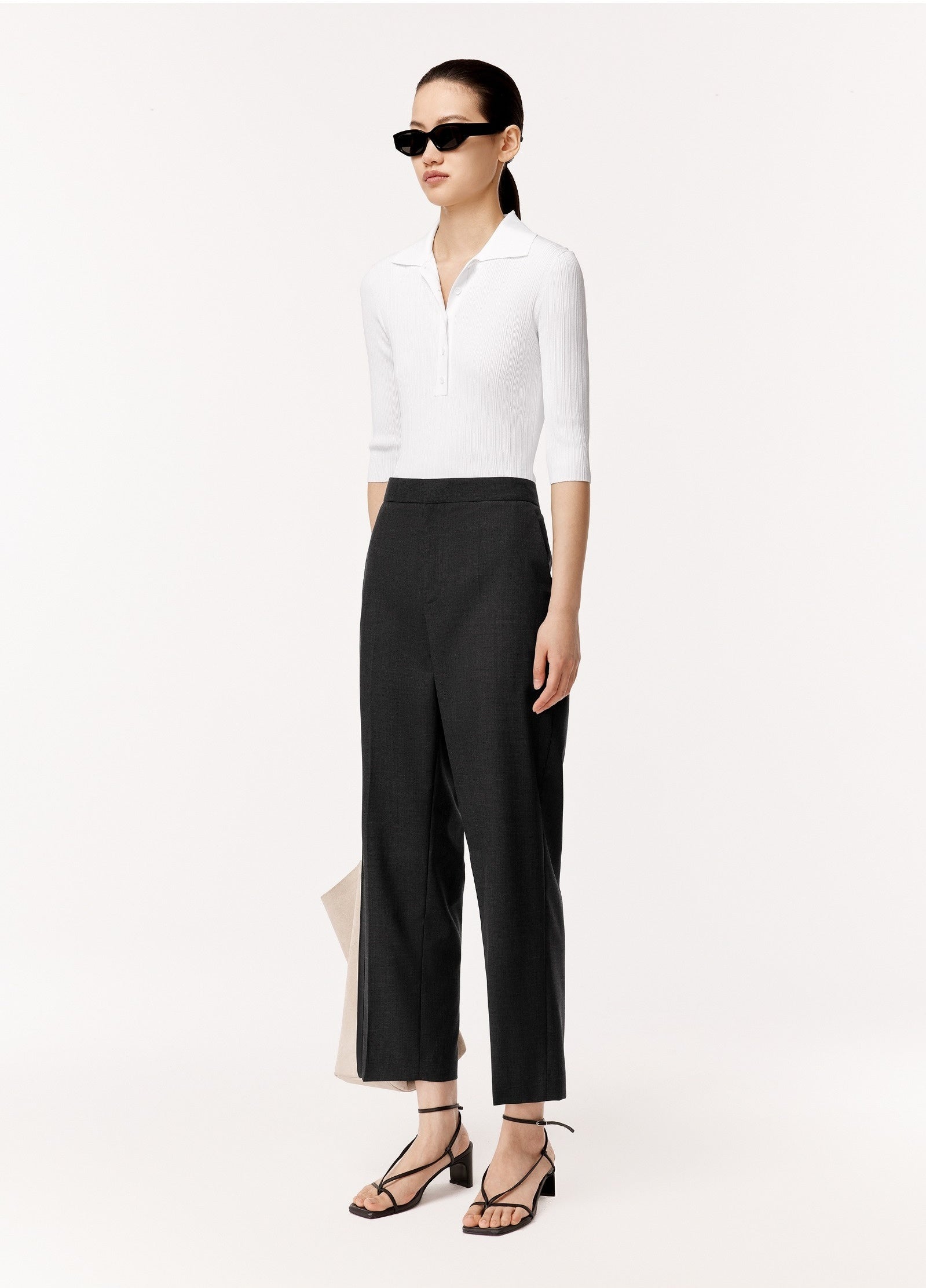 Damen Loose Stoffhose mit cropped Schnitt Schwarz LESS