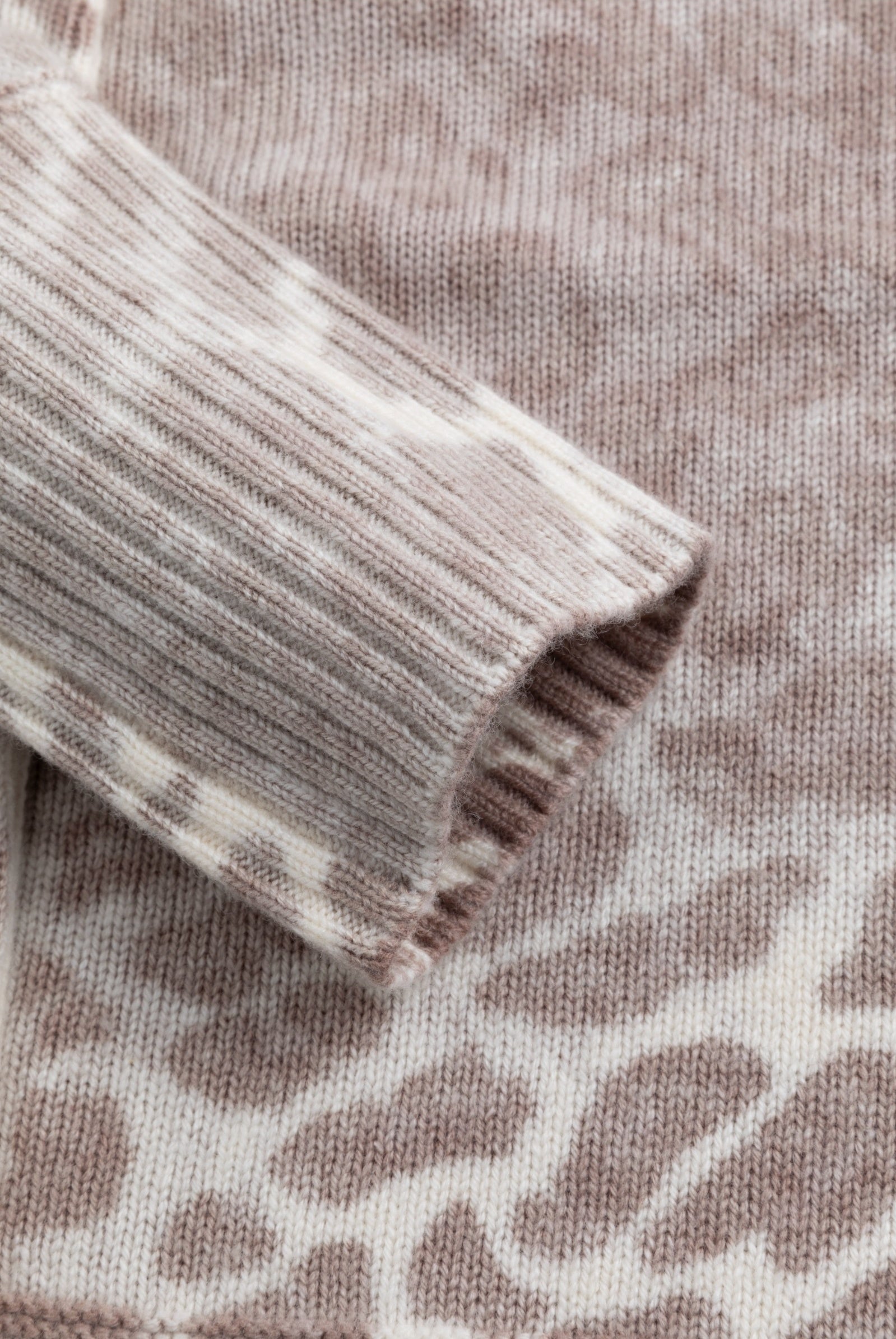 Damen Regular Strickjacke mit Inside-out Leoprint six-o-seven