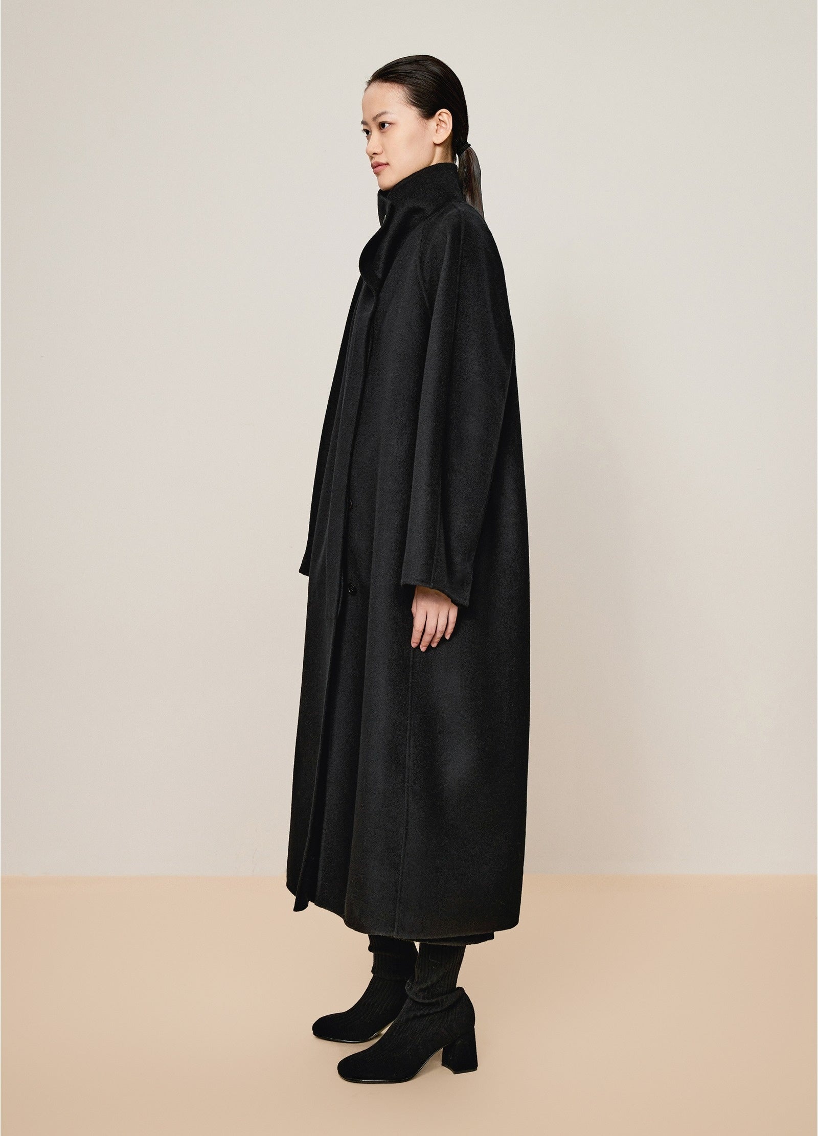 Damen Regular Wollmantel mit Stehkragen Schwarz LESS