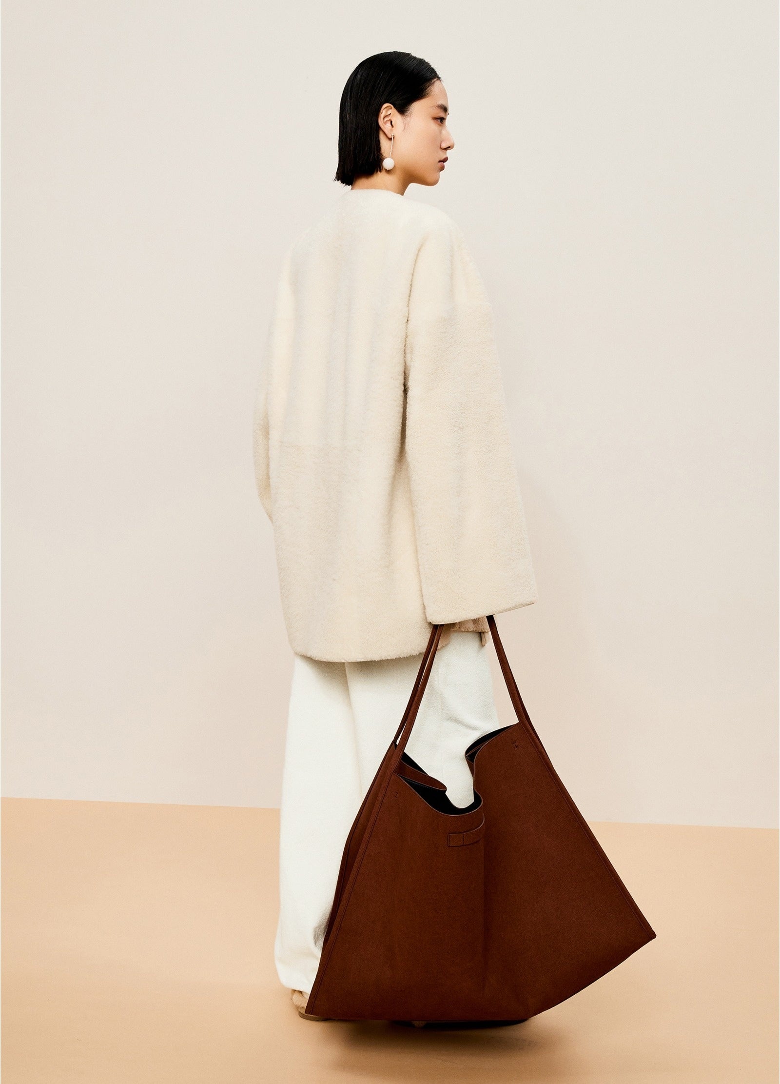 Damen Loose Lamm Felljacke mit Bindeband Off-White LESS