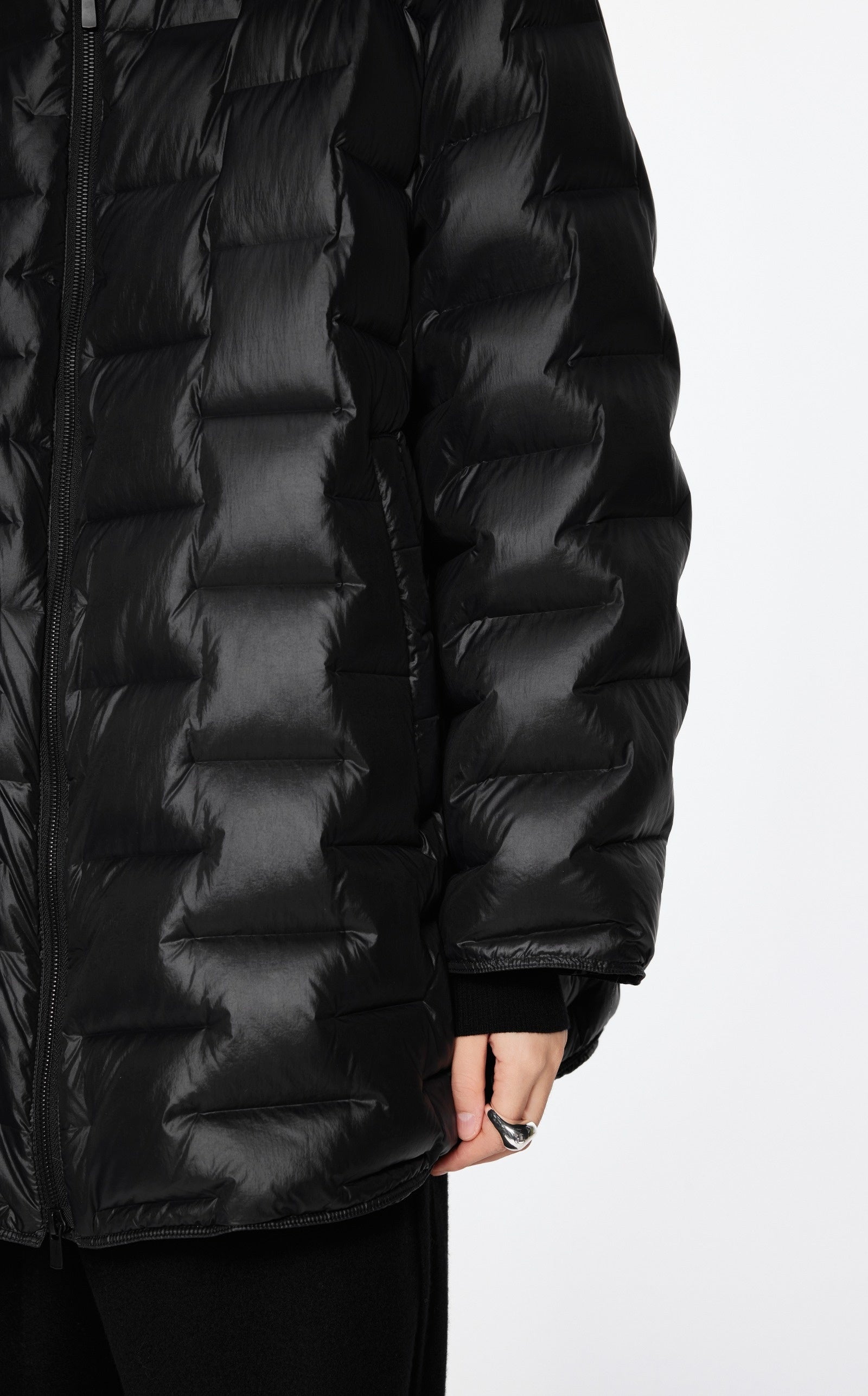 Damen Regular Daunenjacke mit versetzter Blocksteppung Schwarz JNBY