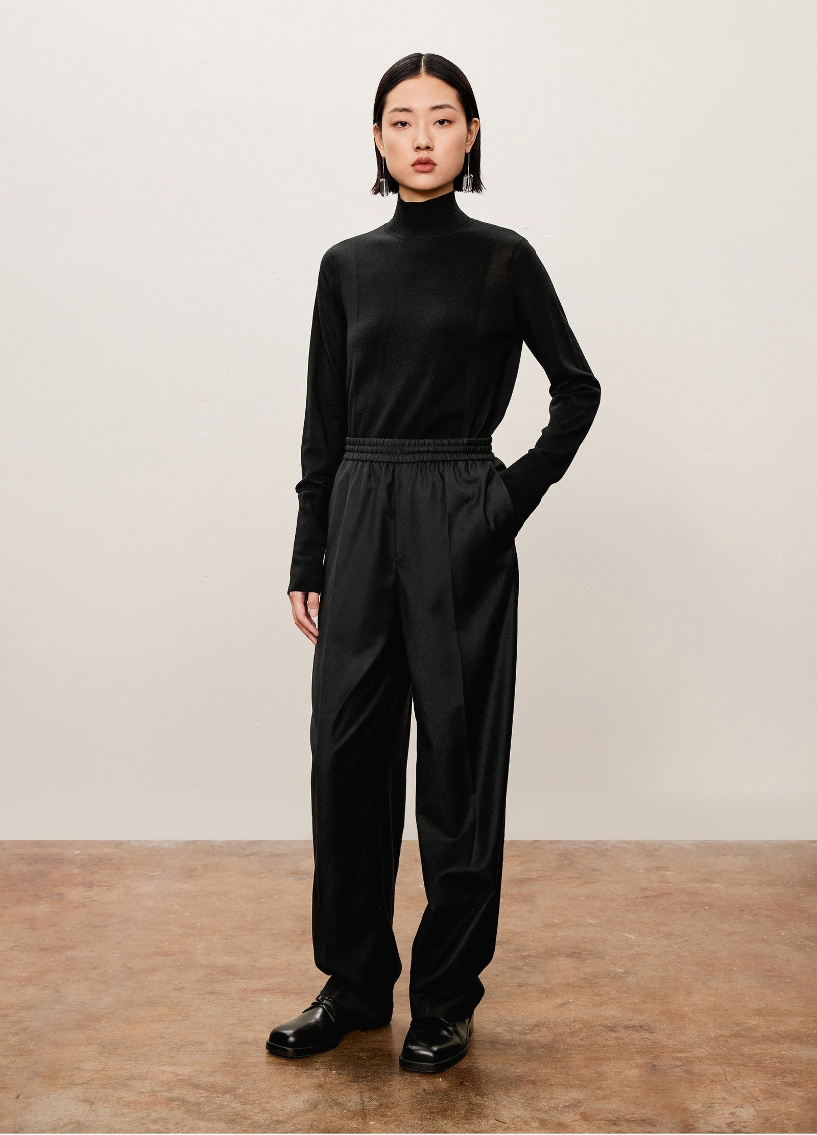 Damen weite Anzughose mit Bügelfalte & Gummibund Schwarz LESS