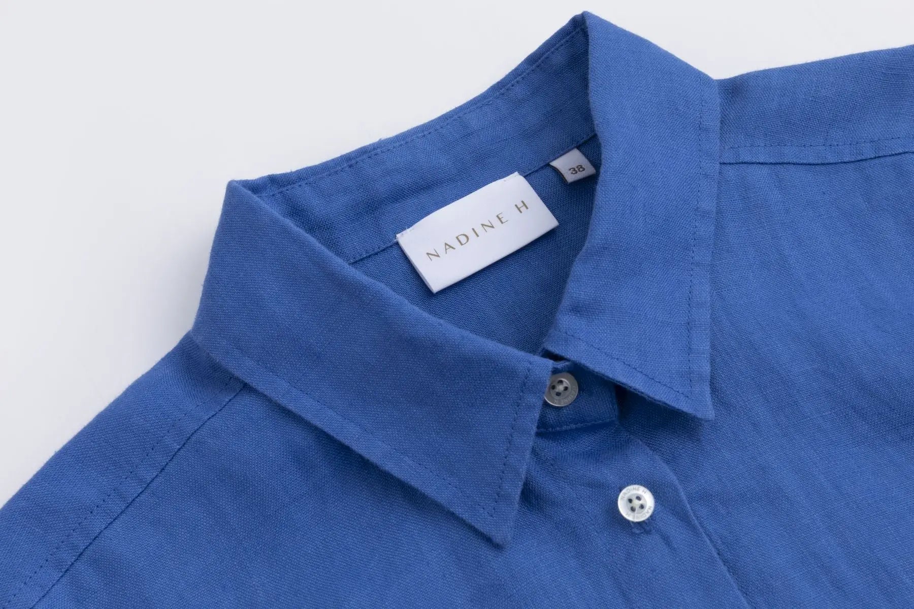 Nadine H Leinenkleid mit elegantem Kragen und Knopfleiste in ROYAL Nadine H