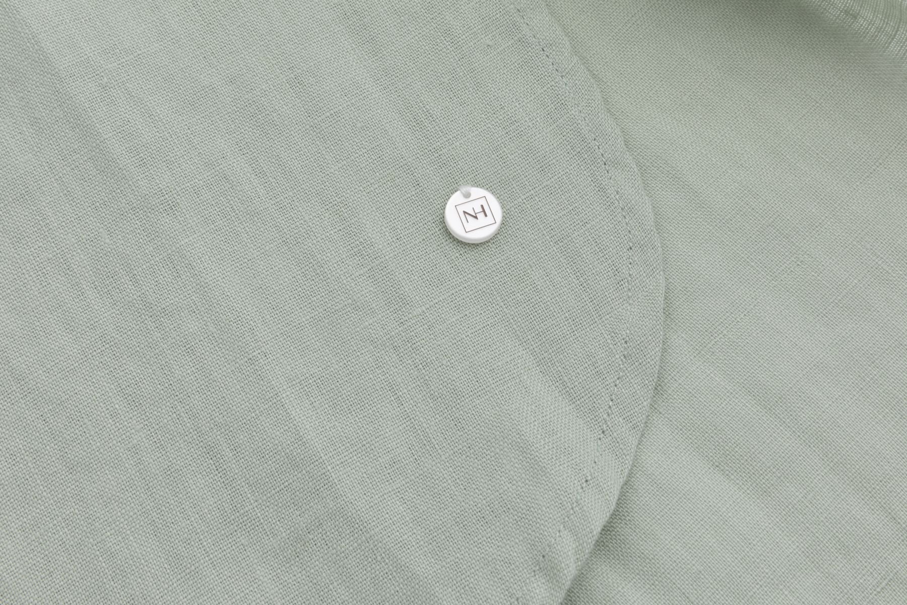 Nadine H leichtes Leinenkleid mit V-Ausschnitt in SAGE Nadine H