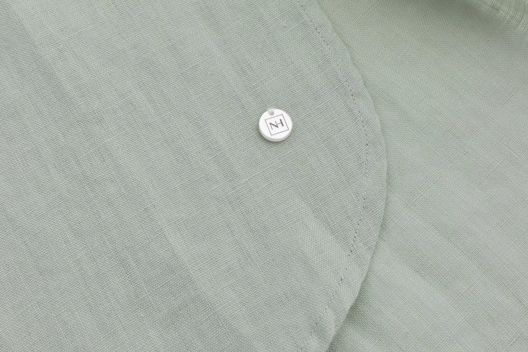 Nadine H leichtes Leinenkleid mit V-Ausschnitt in SAGE Nadine H