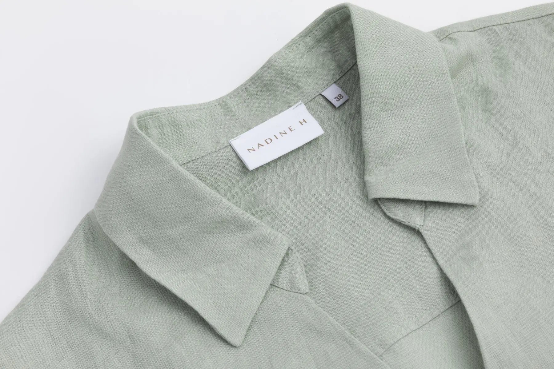 Nadine H Leinenbluse mit V-Ausschnitt und modischem Bindedetail in SAGE Nadine H