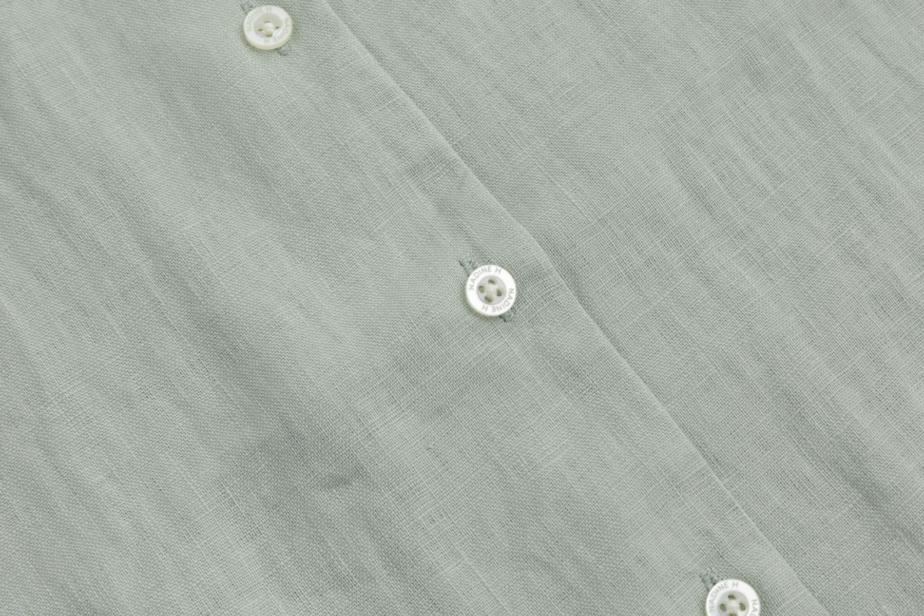 Nadine H Leinenbluse mit V-Ausschnitt und modischem Bindedetail in SAGE Nadine H