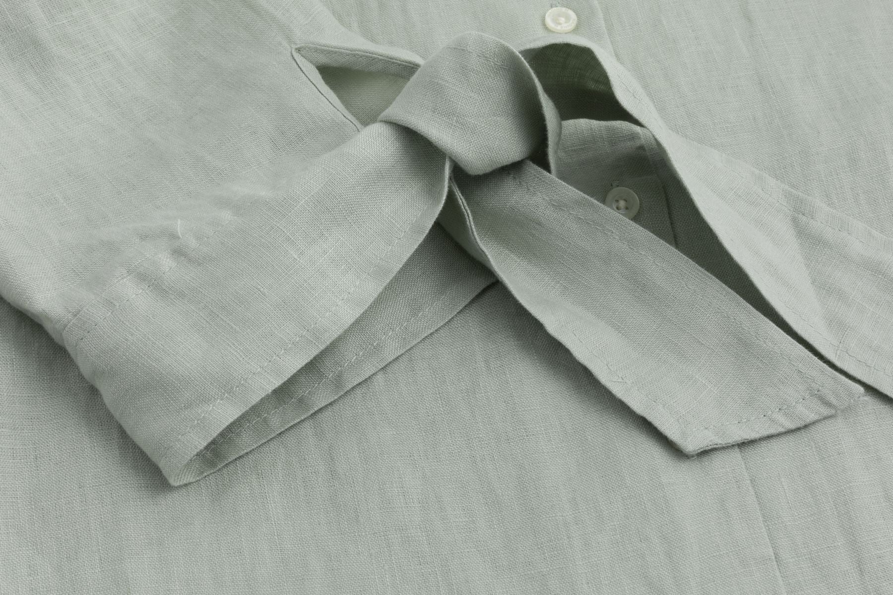 Nadine H Leinenbluse mit V-Ausschnitt und modischem Bindedetail in SAGE Nadine H