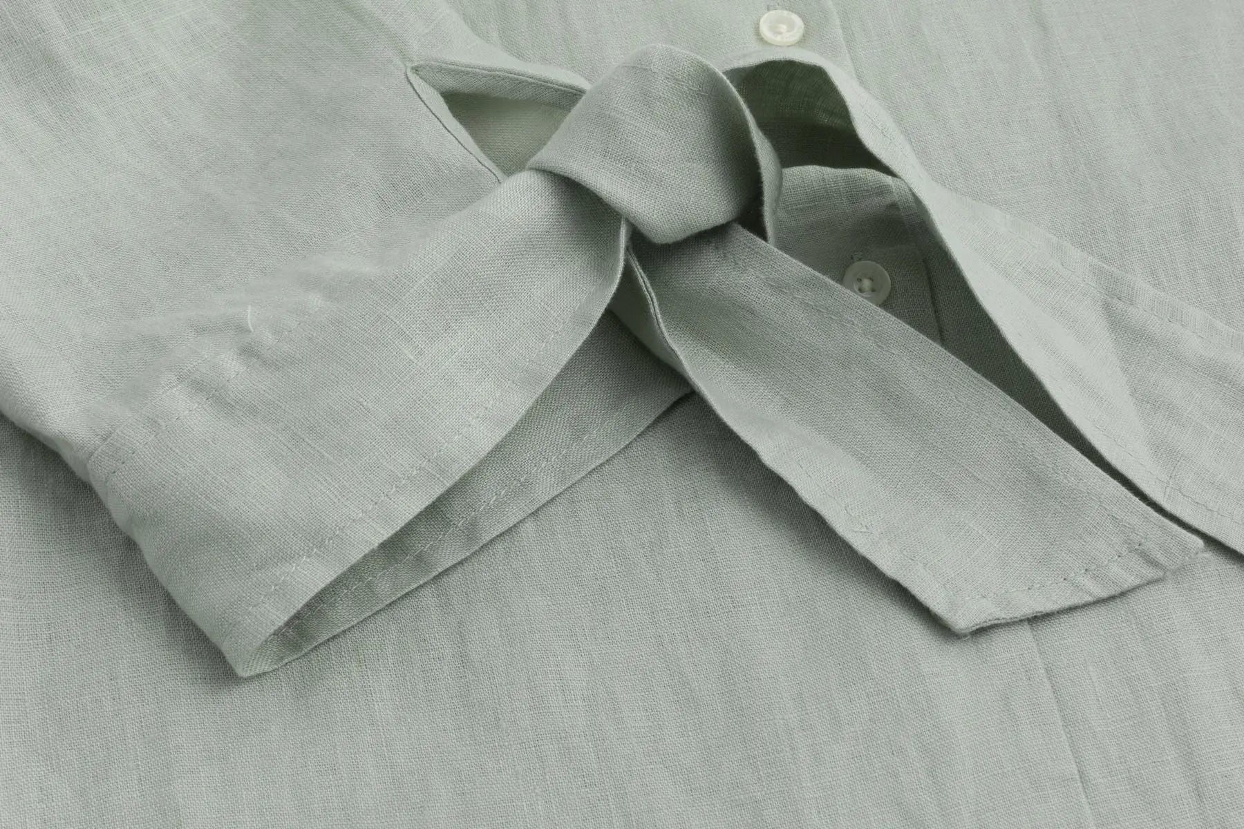 Nadine H Leinenbluse mit V-Ausschnitt und modischem Bindedetail in SAGE Nadine H