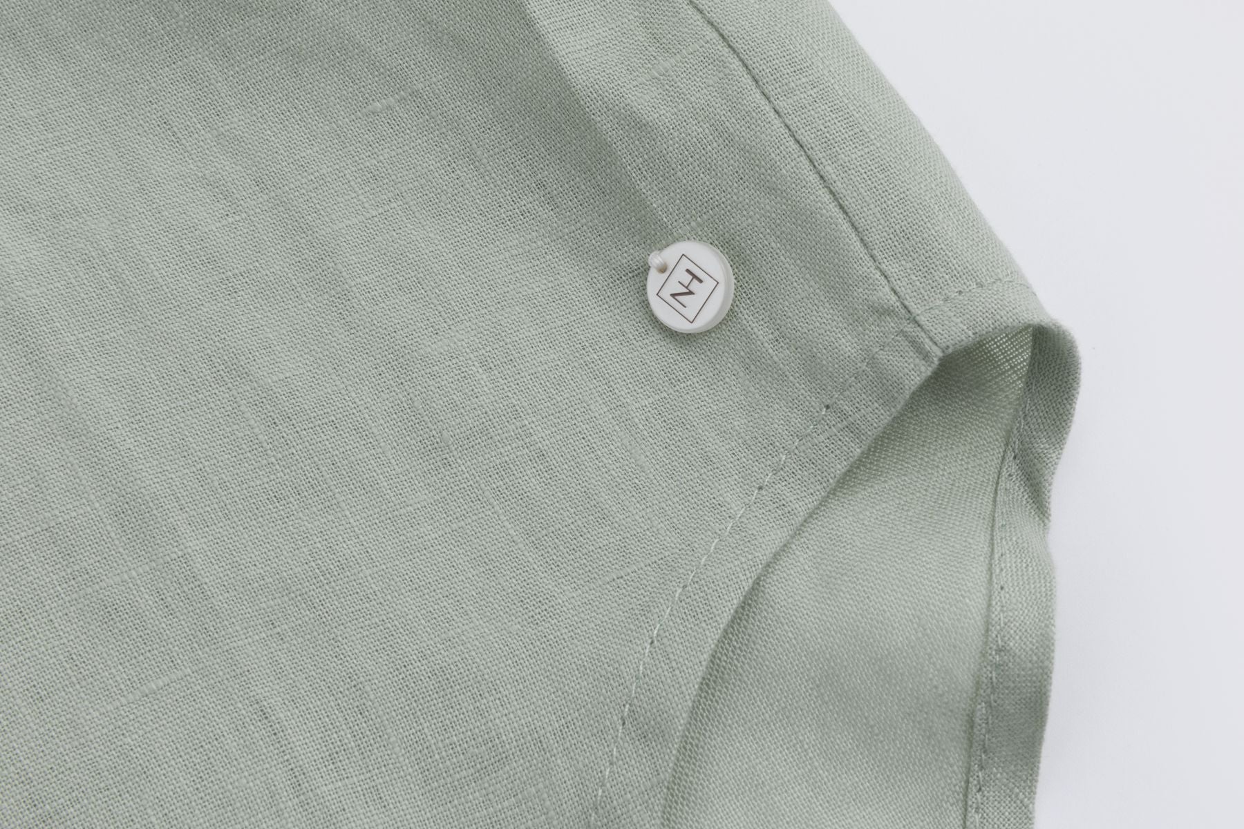 Nadine H Leinenbluse mit V-Ausschnitt und modischem Bindedetail in SAGE Nadine H