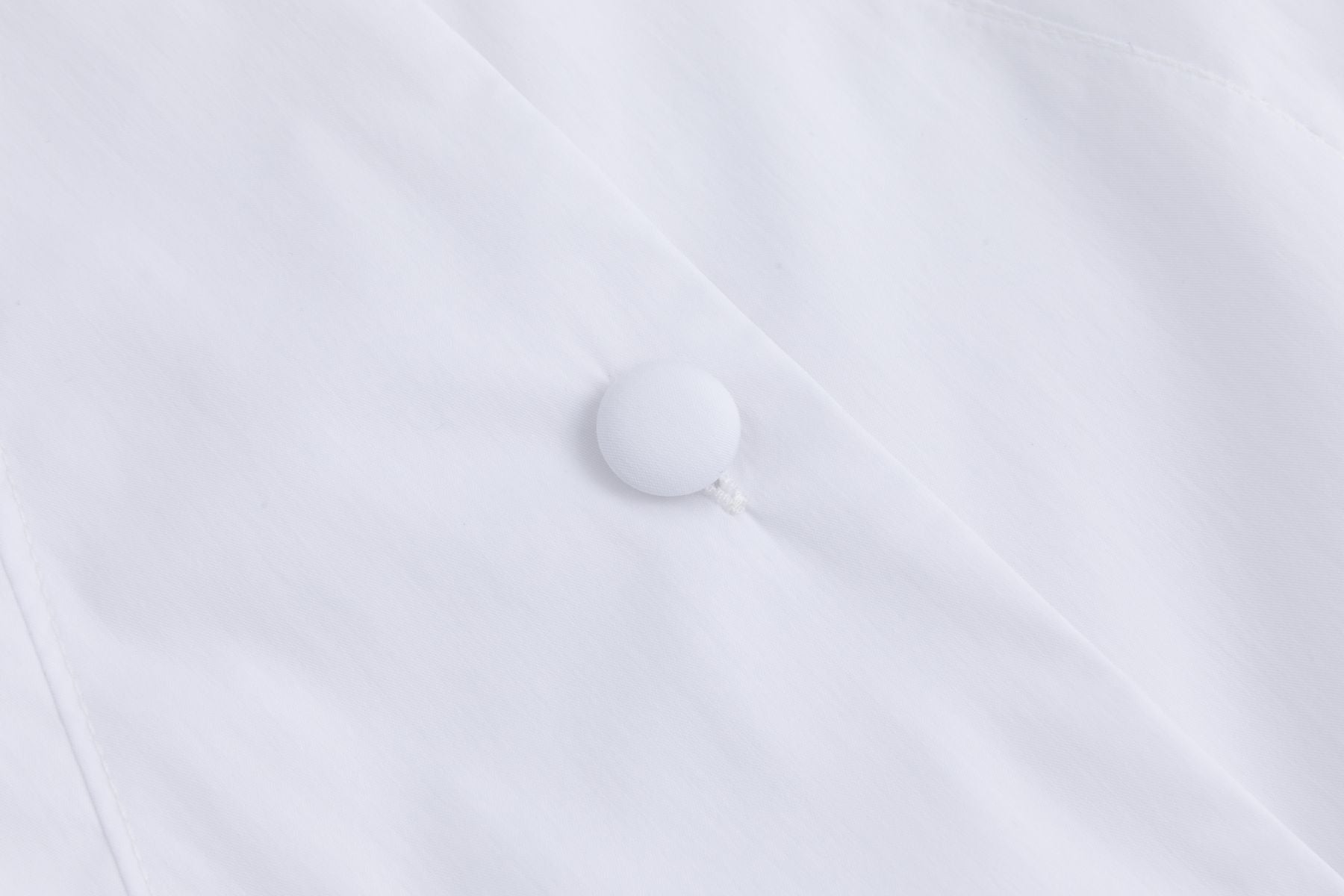 Nadine H Bluse mit Puffärmeln und stoffüberzogenen Knöpfen in WHITE Nadine H