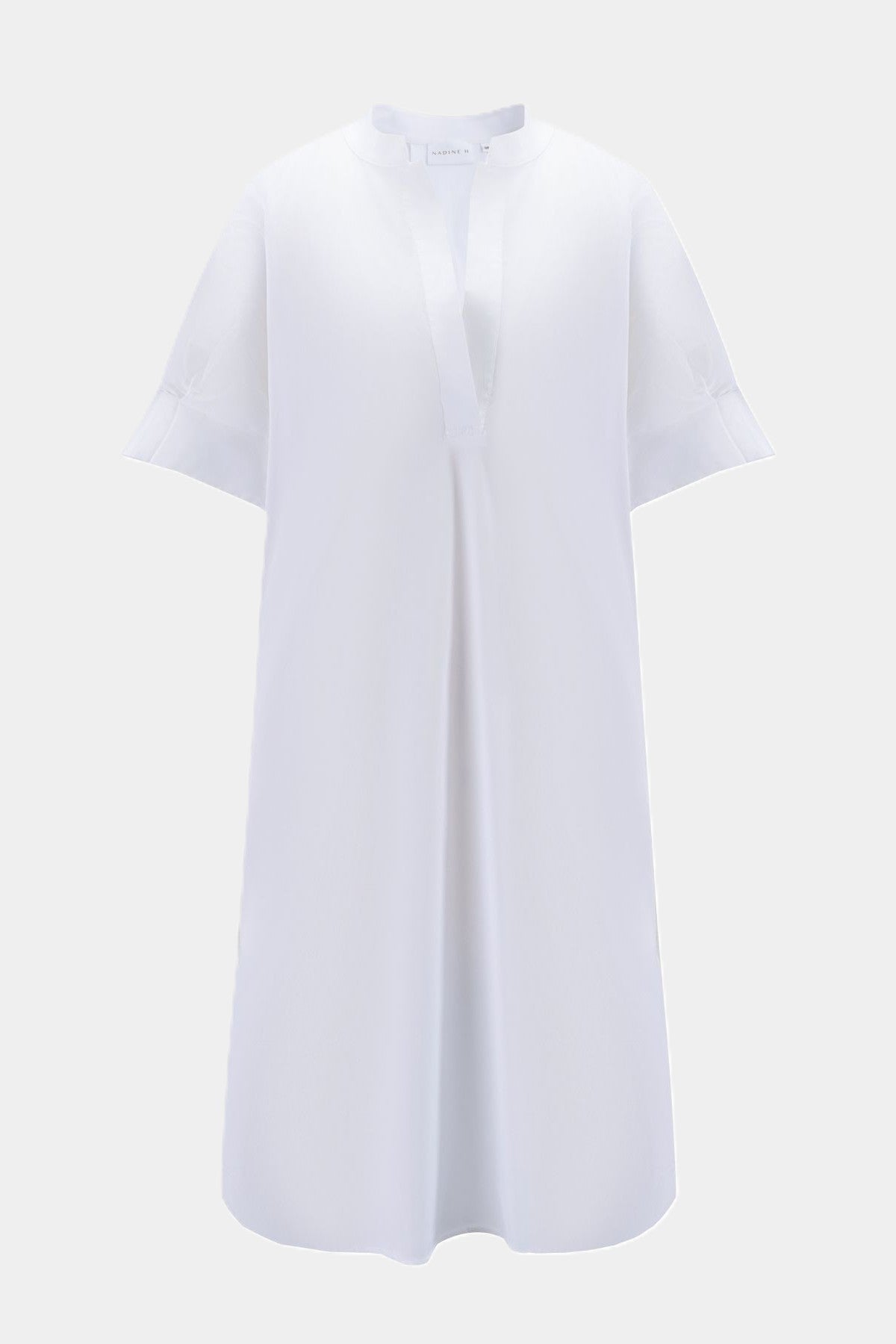 Nadine H stilvolles Kleid mit V-Ausschnitt und abgerundetem Saum in WHITE Nadine H