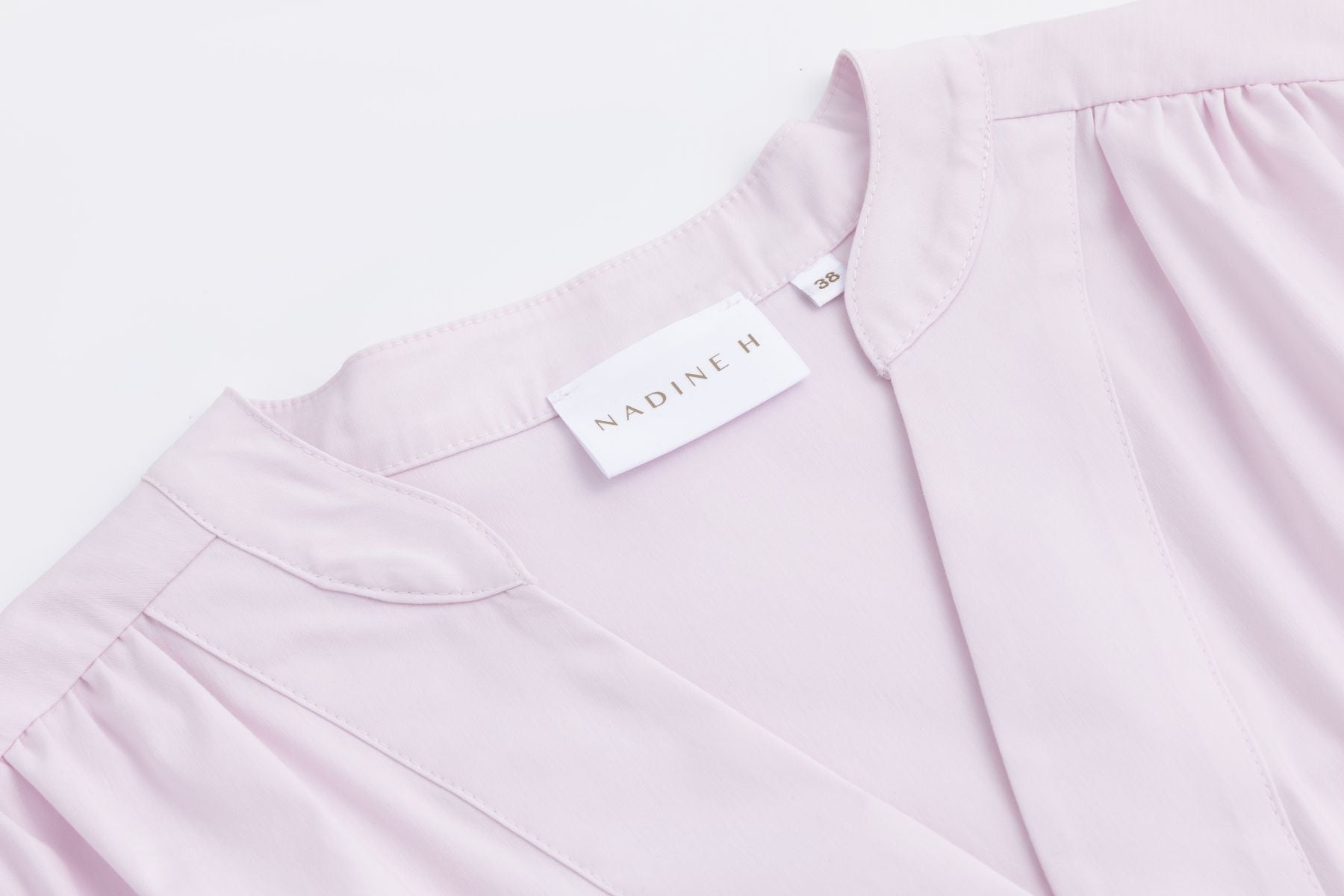 Nadine H Baumwoll-Bluse mit V-Ausschnitt und leichten Puffärmeln in BLUSH Nadine H