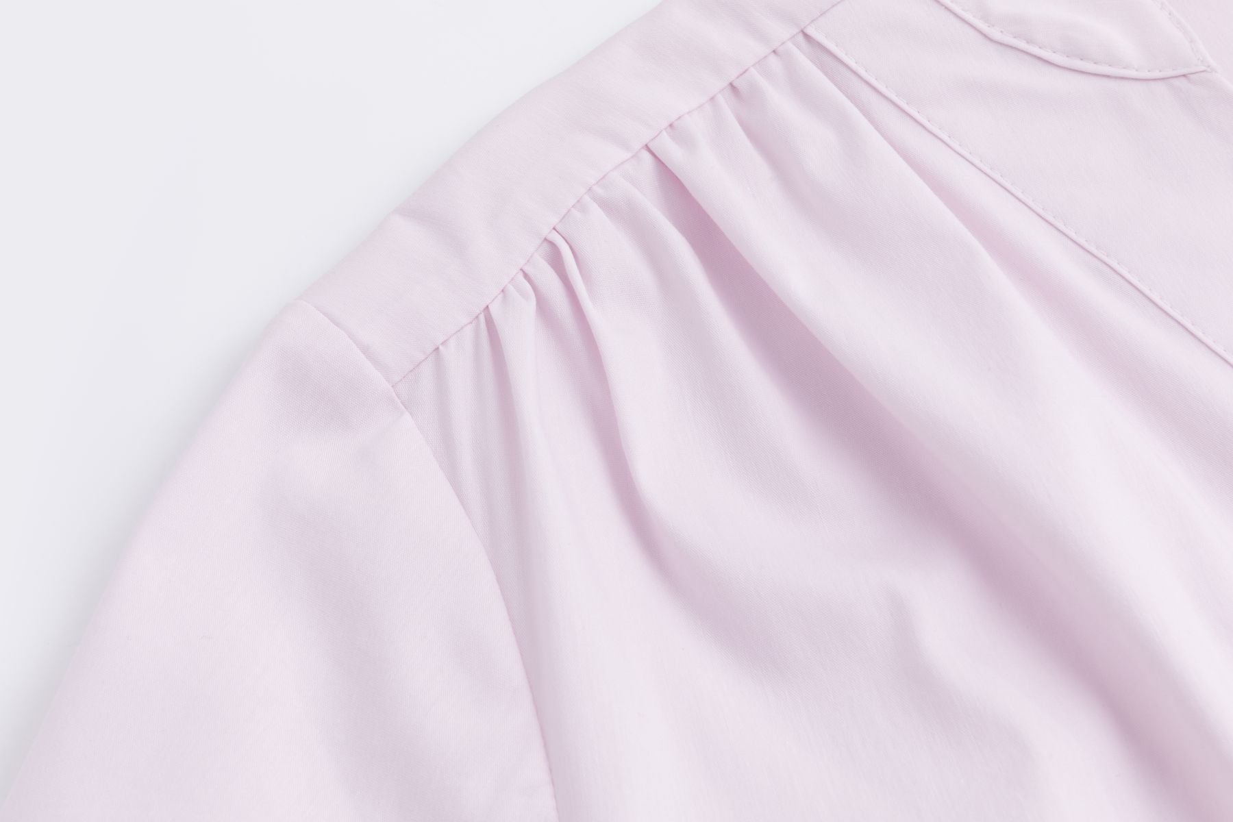 Nadine H Baumwoll-Bluse mit V-Ausschnitt und leichten Puffärmeln in BLUSH Nadine H