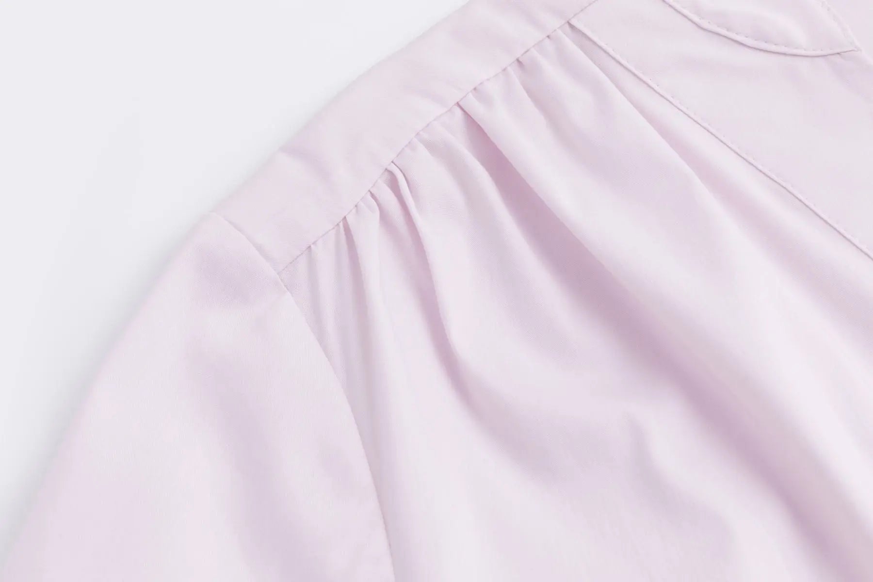 Nadine H Baumwoll-Bluse mit V-Ausschnitt und leichten Puffärmeln in BLUSH Nadine H