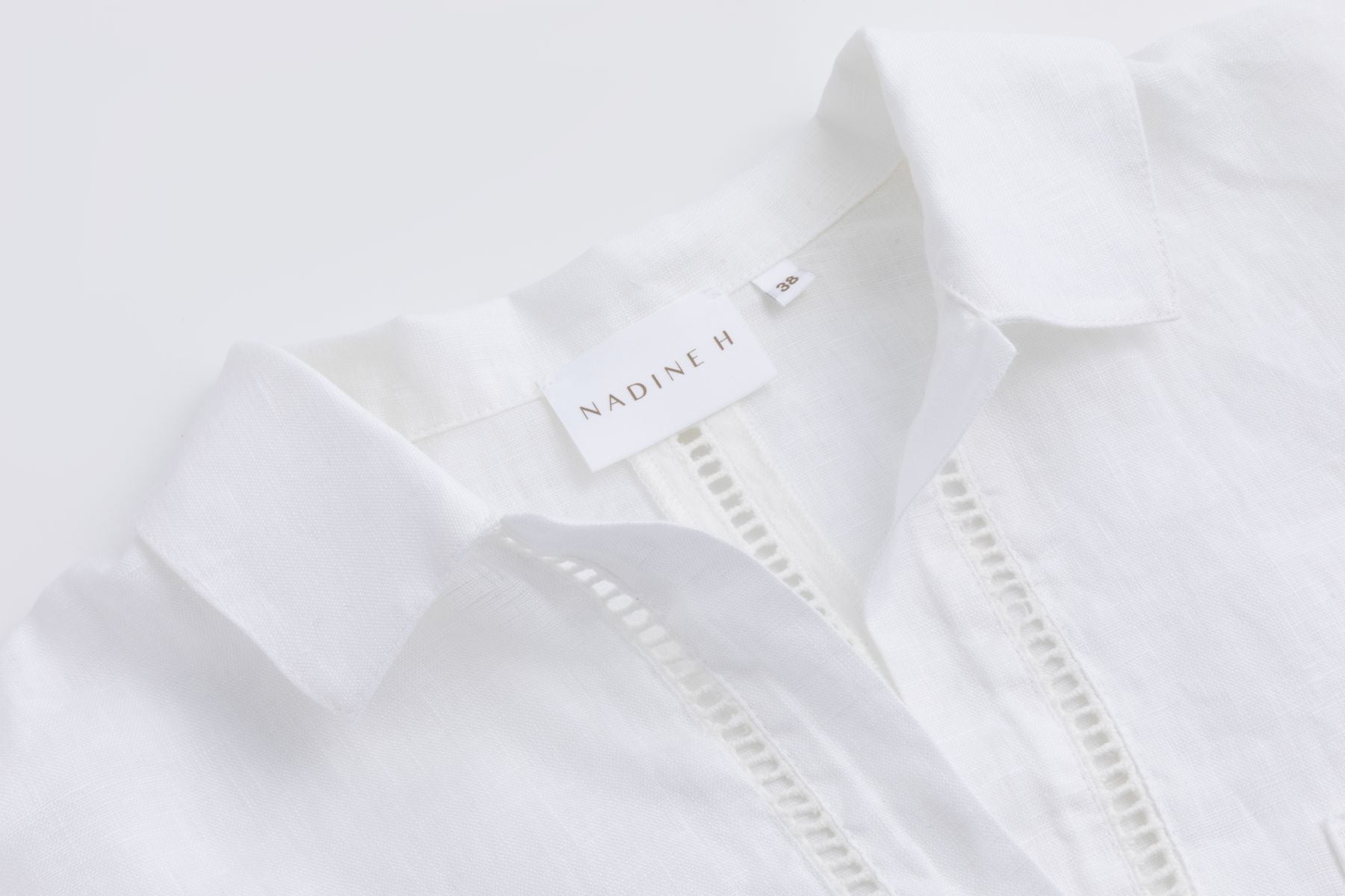 Nadine H Leinenbluse mit V-Ausschnitt und feiner Lochstickerei in WHITE Nadine H