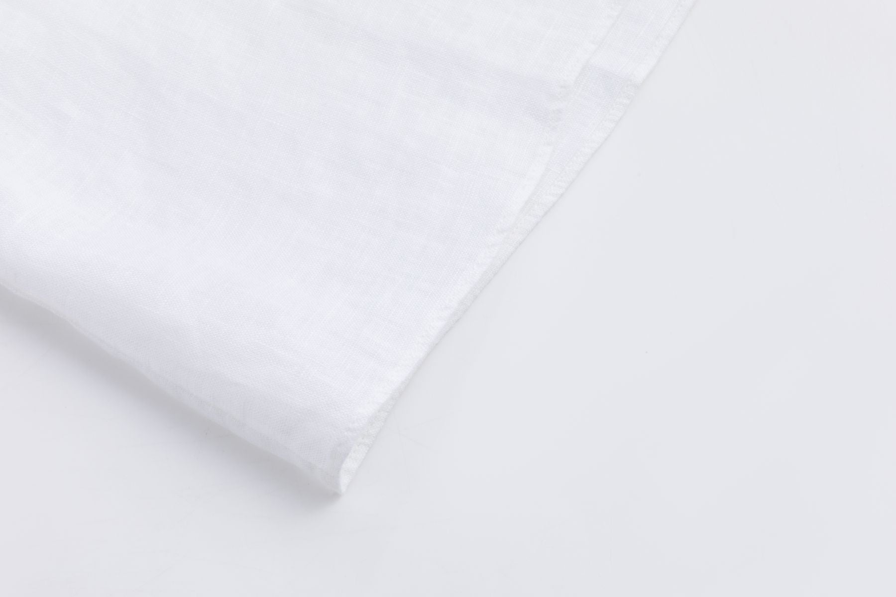 Nadine H Leinenbluse mit V-Ausschnitt und feiner Lochstickerei in WHITE
