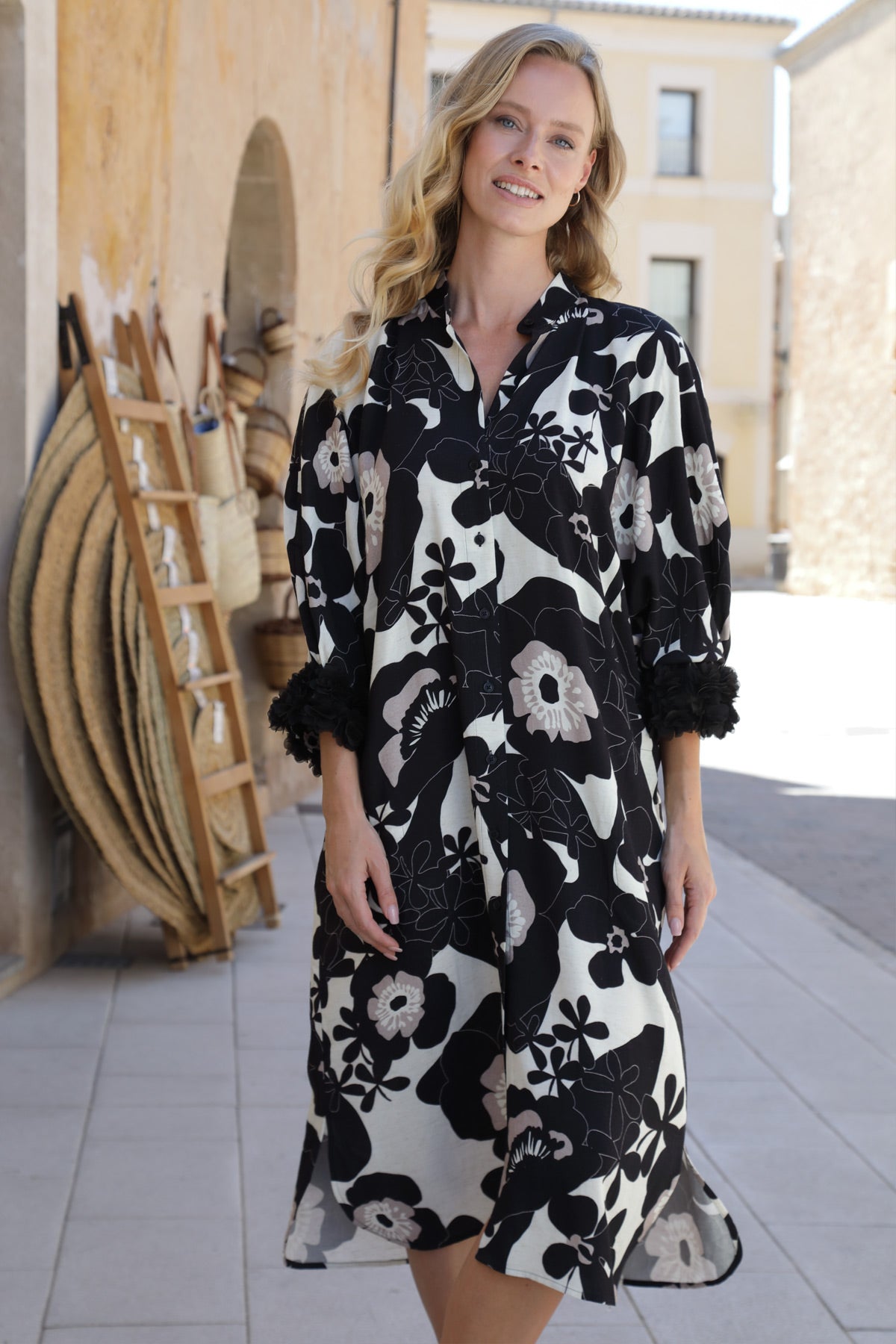 Nadine H Hemdkleid mit Blumenprint und 3D-Blumen/Rüschen am Ärmel - BLACK/WHITE Nadine H