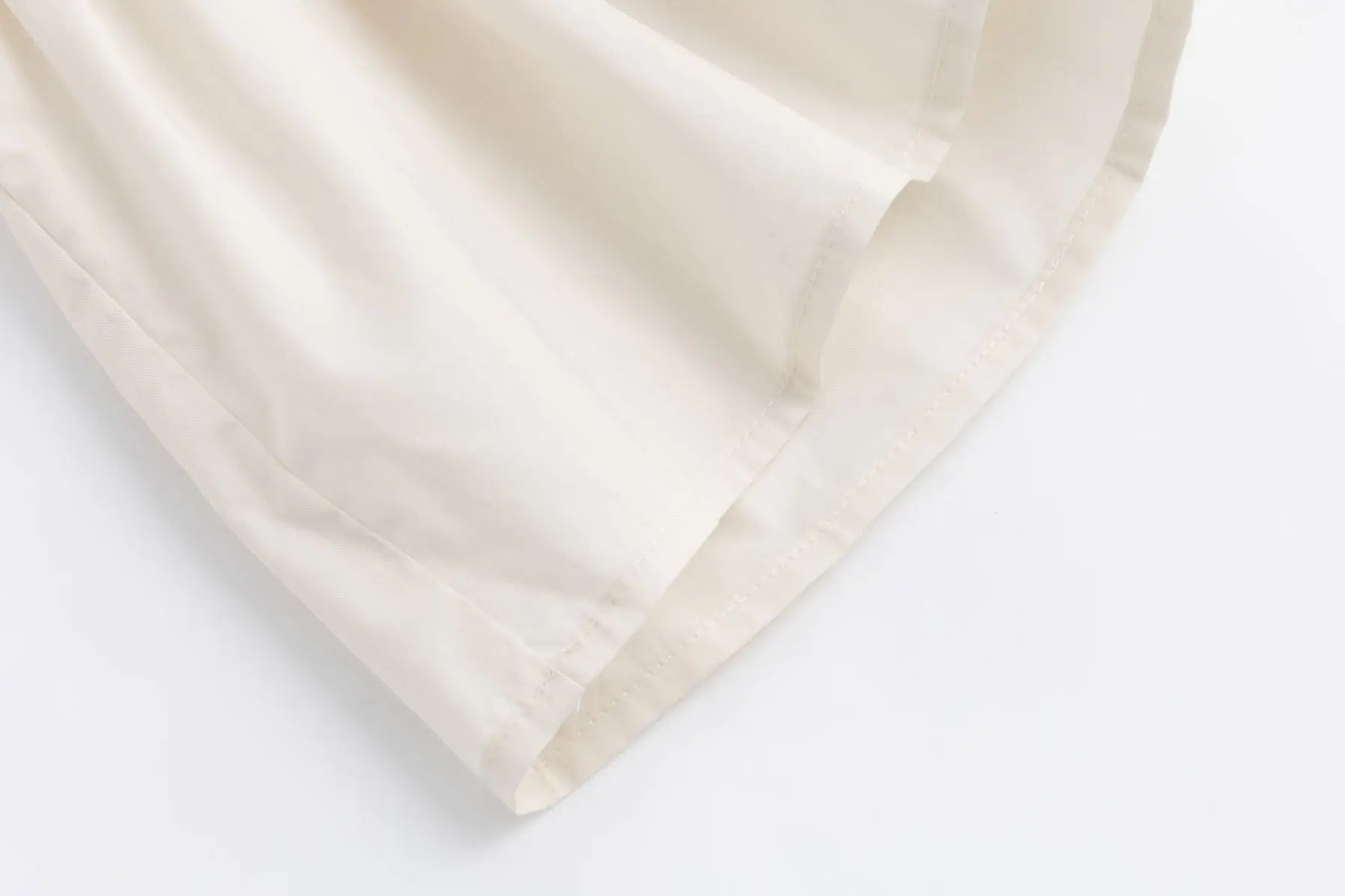 Nadine H Baumwoll-Bluse mit leichten Puffärmeln und Kragenband in LATTE Nadine H