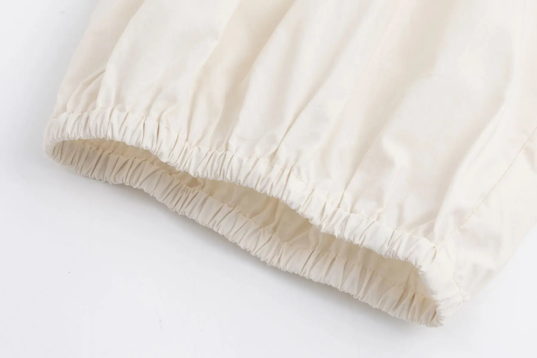 Nadine H Baumwoll-Bluse mit leichten Puffärmeln und Kragenband in LATTE Nadine H