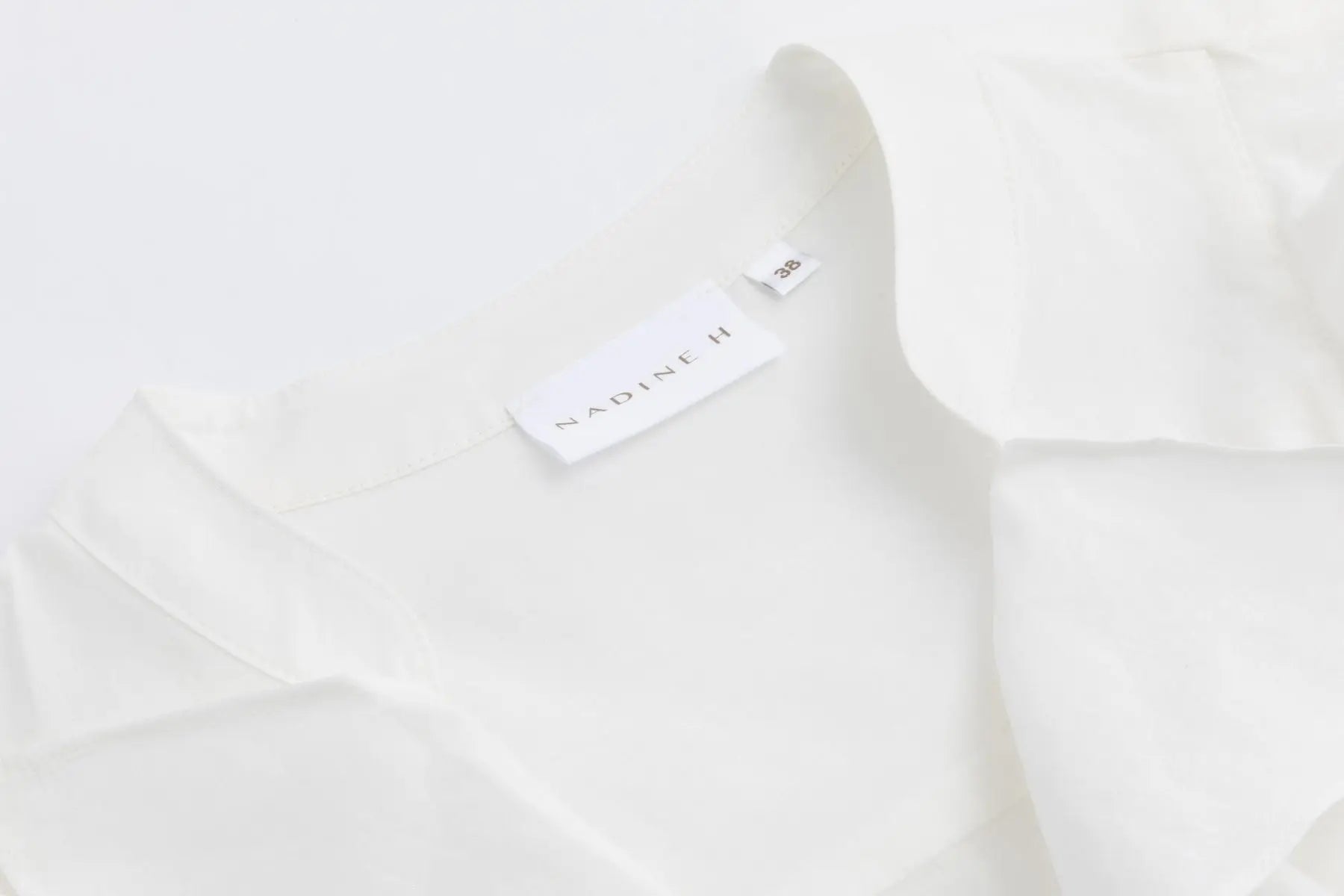 Nadine H elegante Baumwoll-Bluse mit verspielten Volant-Ärmeln in WHITE Nadine H