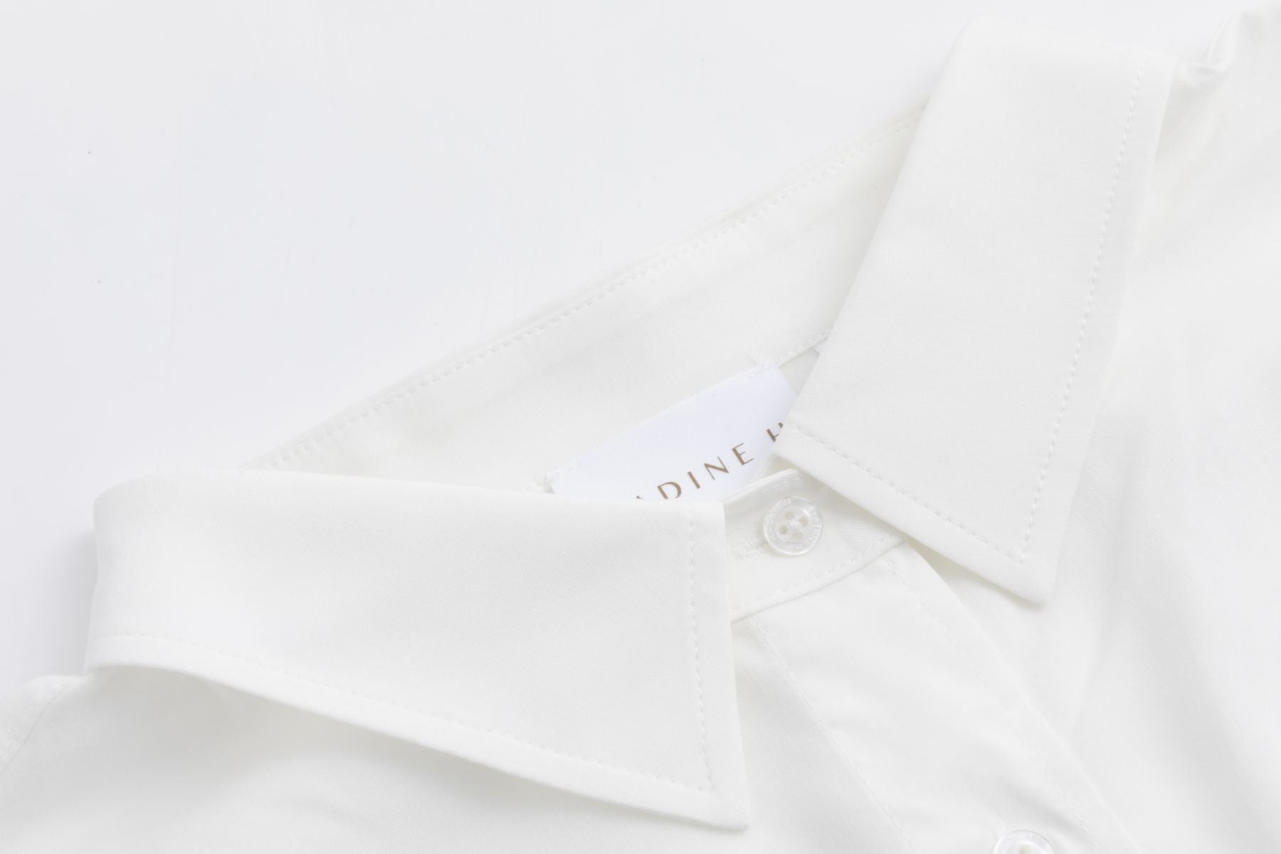 Nadine H Cropped Bindebluse mit Brusttaschen in OFF WHITE