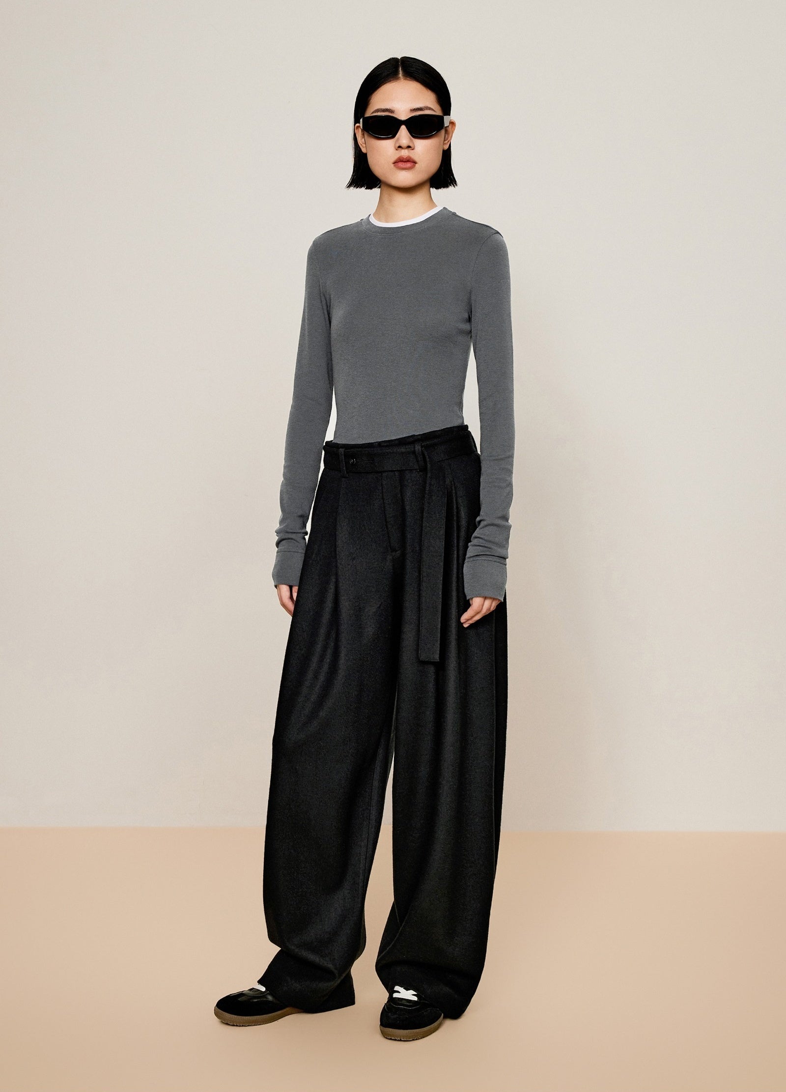 Damen Oversize Hose mit Band als Gürtel LESS