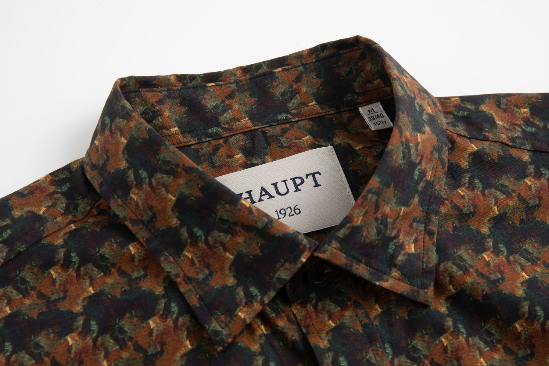 Hoofd Popeline Modern Fit Herenoverhemd met lange mouwen en all-over abstract herfstpatroon in bruin
