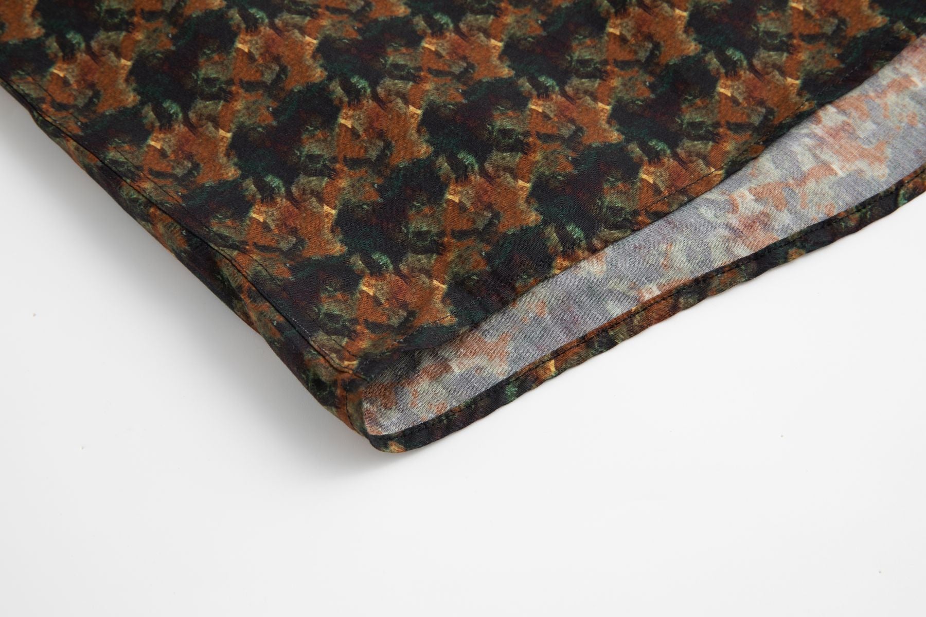 Hoofd Popeline Modern Fit Herenoverhemd met lange mouwen en all-over abstract herfstpatroon in bruin