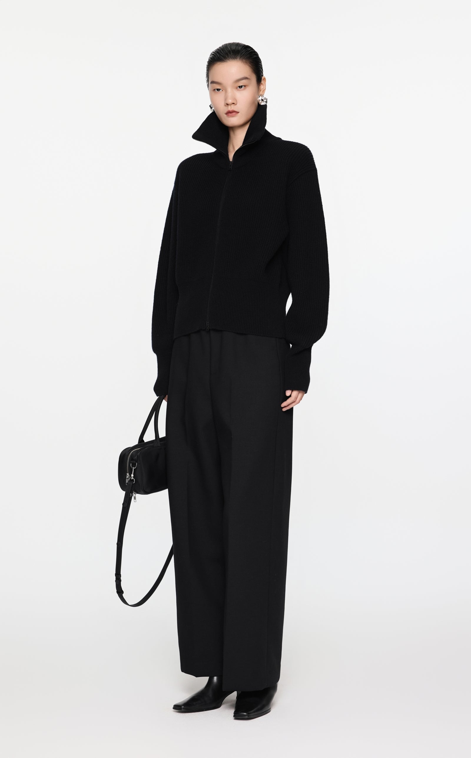 Schwarzer Strick-Cardigan mit Zipper & Kragen – Modern & Elegant JNBY