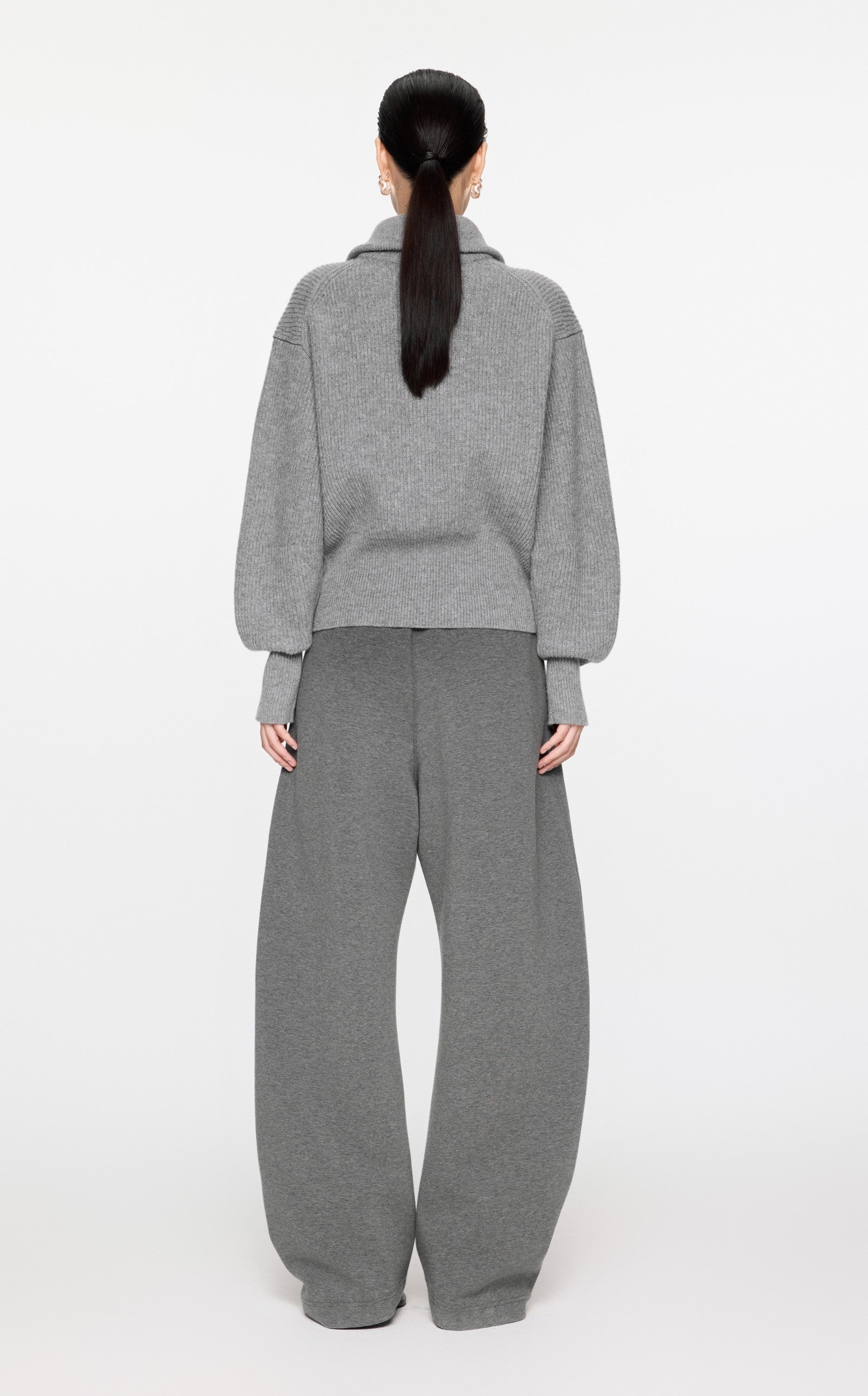 Grauer Strick-Cardigan mit Zipper & Kragen – Modern & Elegant JNBY