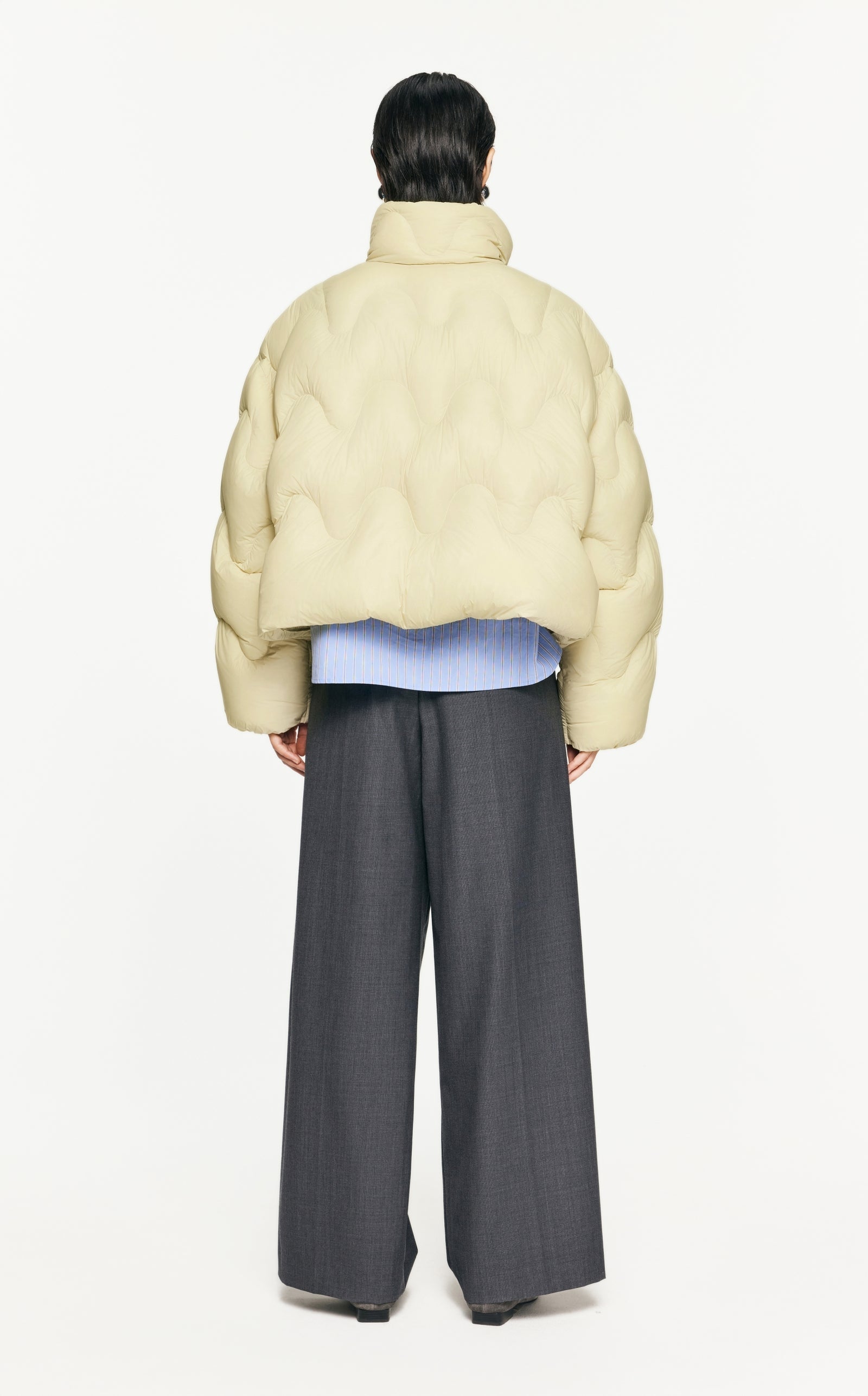 Damen Boxy Daunenjacke mit Wellen-Steppung in Ecru JNBY