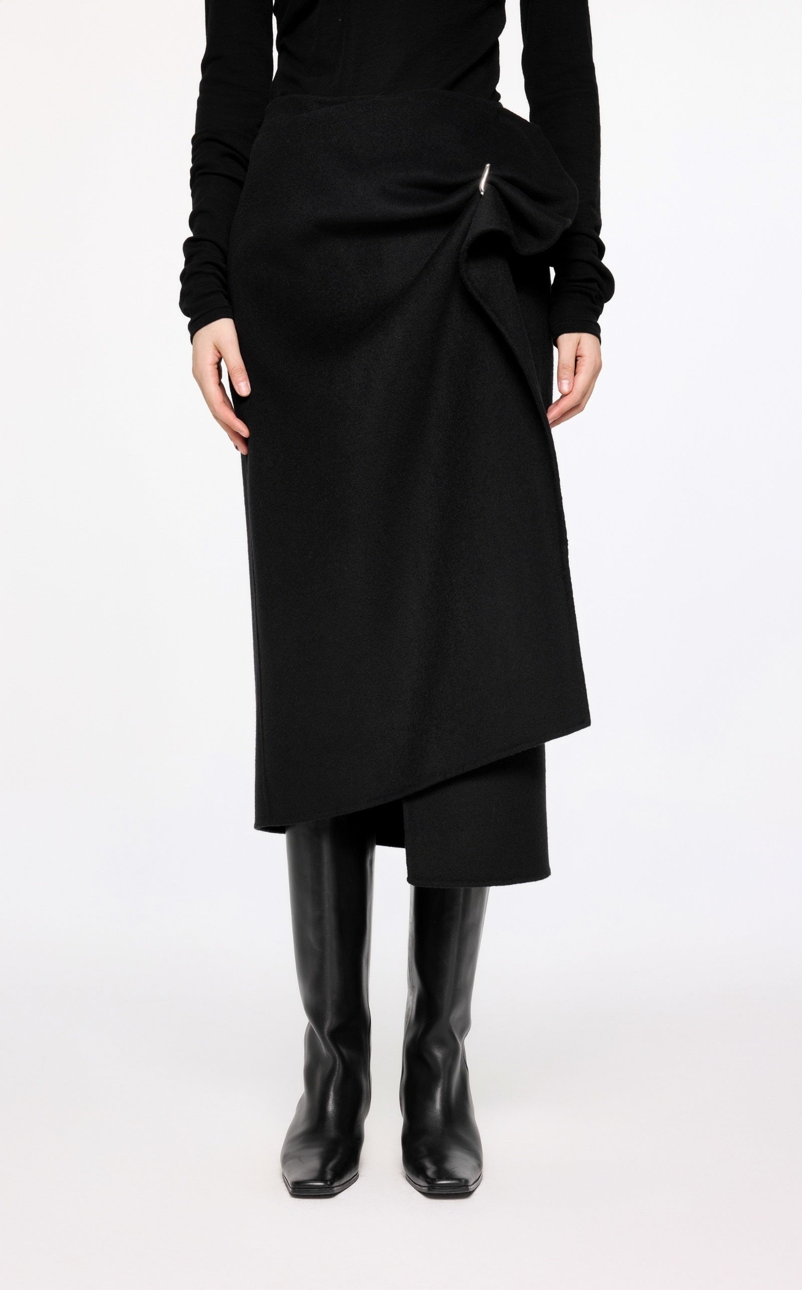 Damen Regular Rock mit Brosche und seitlichem Reißverschluss Schwarz JNBY