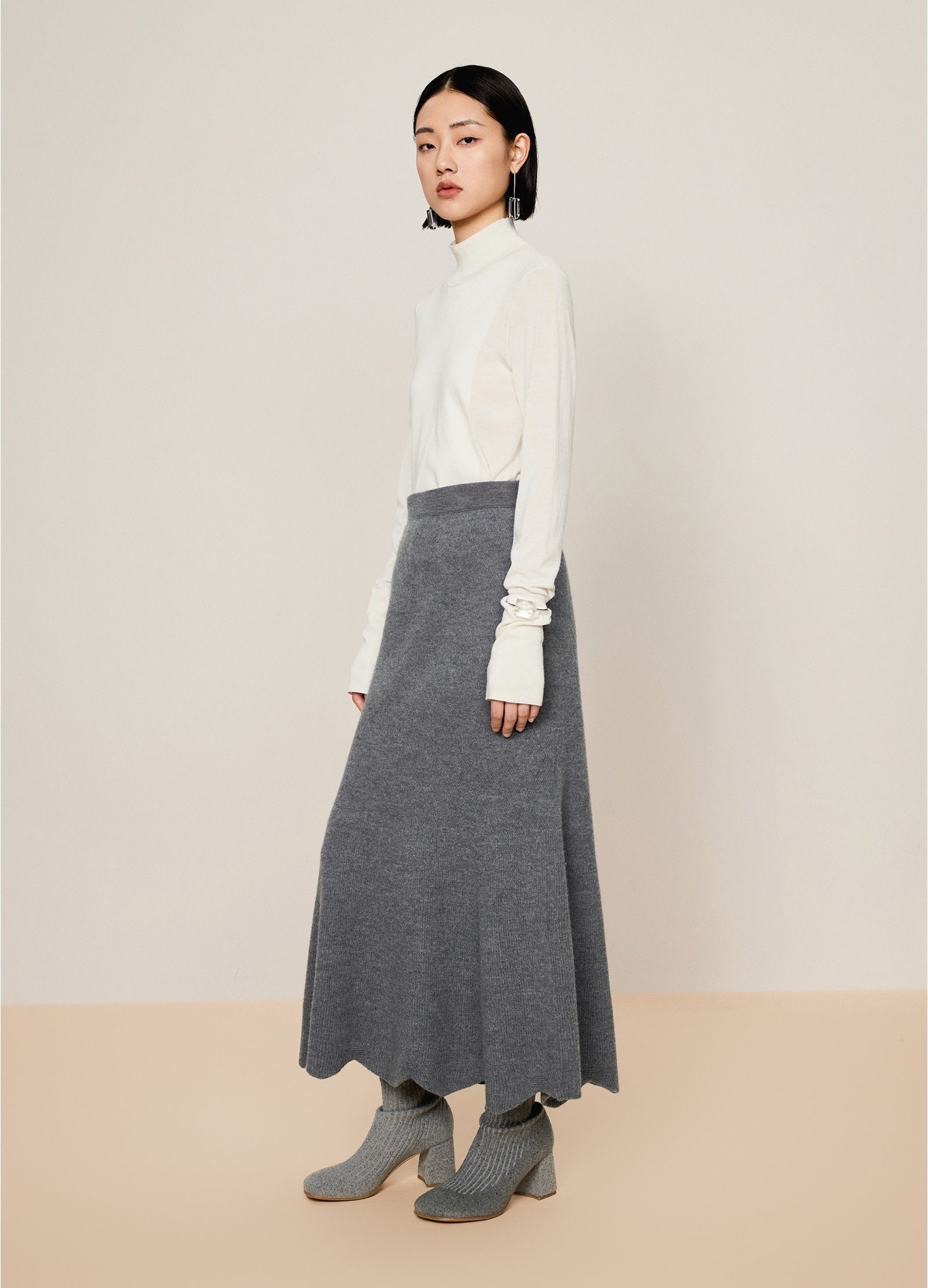 Damen Slim Pullover mit langen Ärmeln Off-White LESS