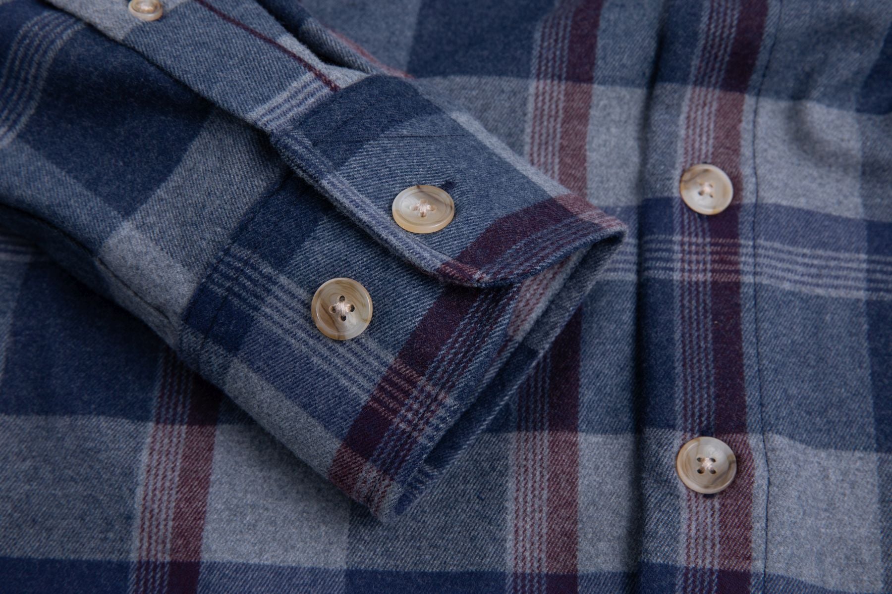 Haupt Flanell Modern Fit Langarm Herrenhemd mit kariertem Muster Blau und Rot