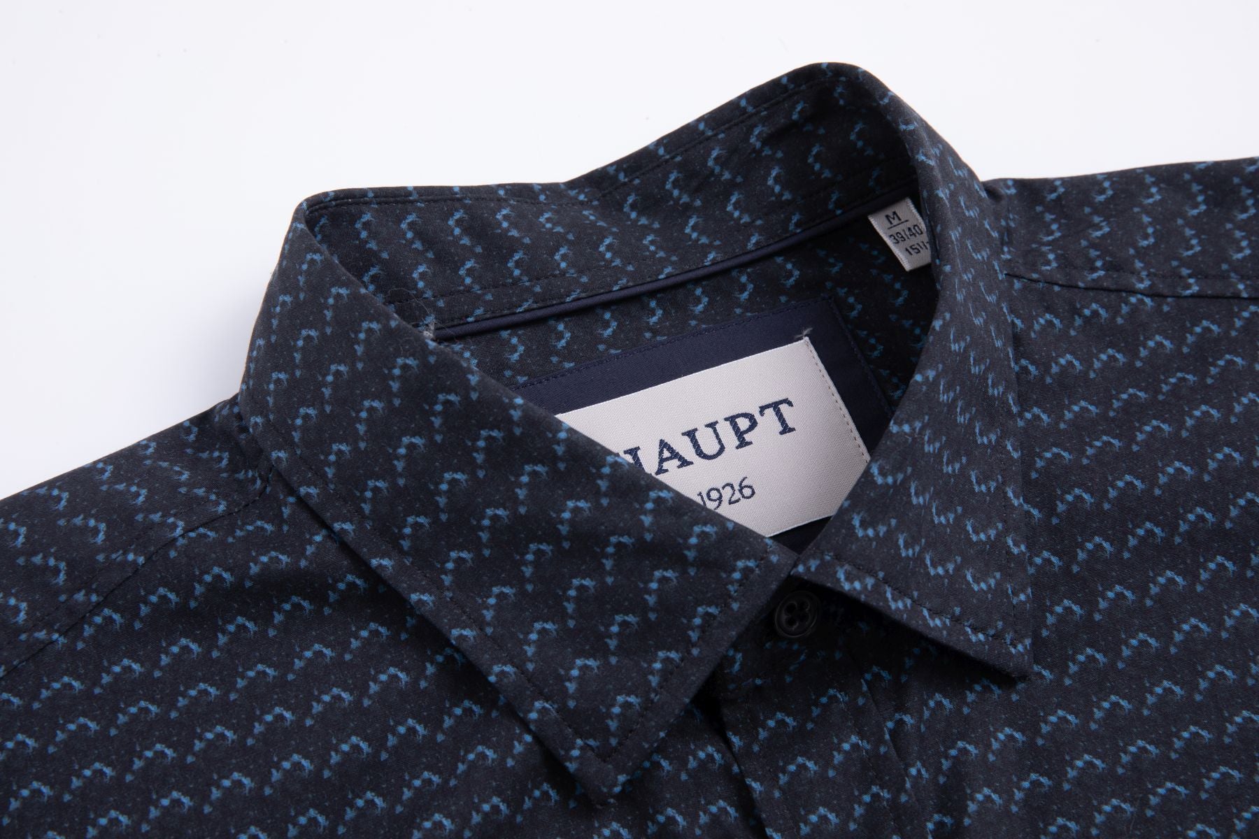 Haupt Modern Fit herenoverhemd met lange mouwen en een allover "batik" patroon in marineblauw