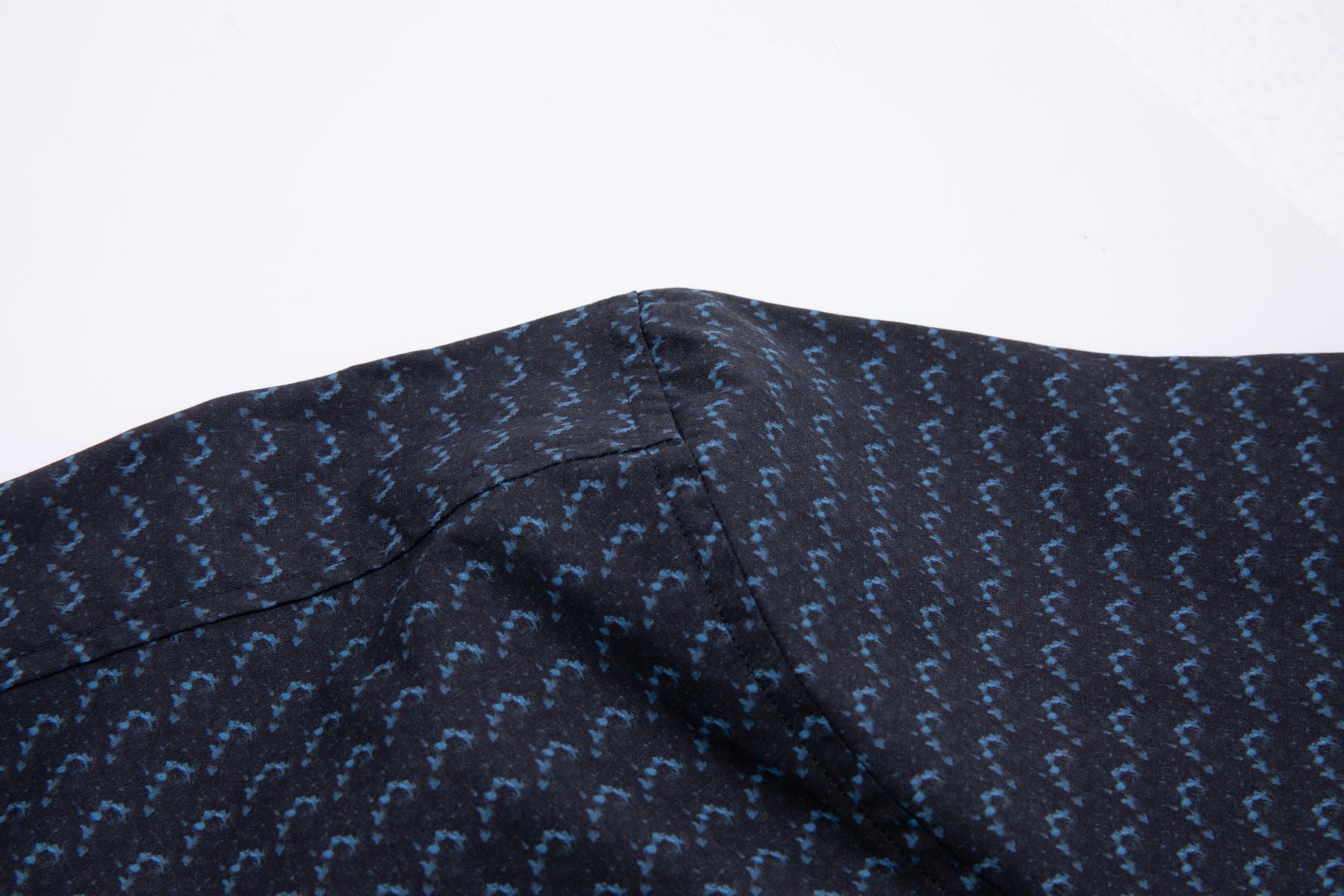 Haupt Modern Fit herenoverhemd met lange mouwen en een allover "batik" patroon in marineblauw
