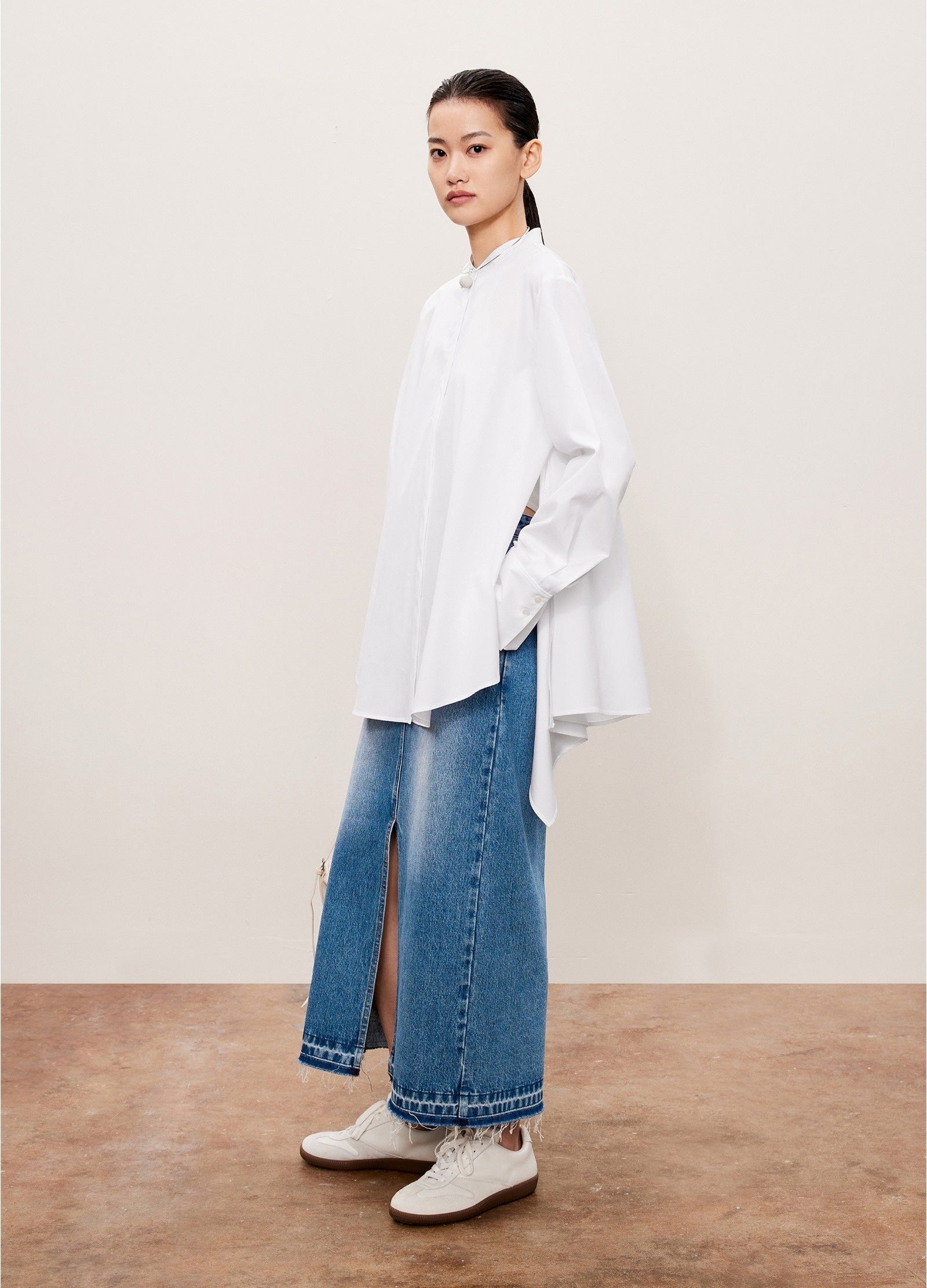 Damen Oversize Bluse mit seitlichen Schlitzen Weiß LESS