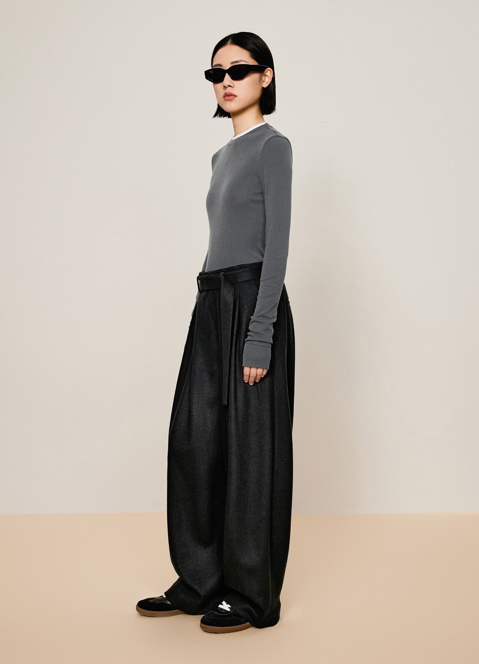 Damen Oversize Hose mit Band als Gürtel LESS