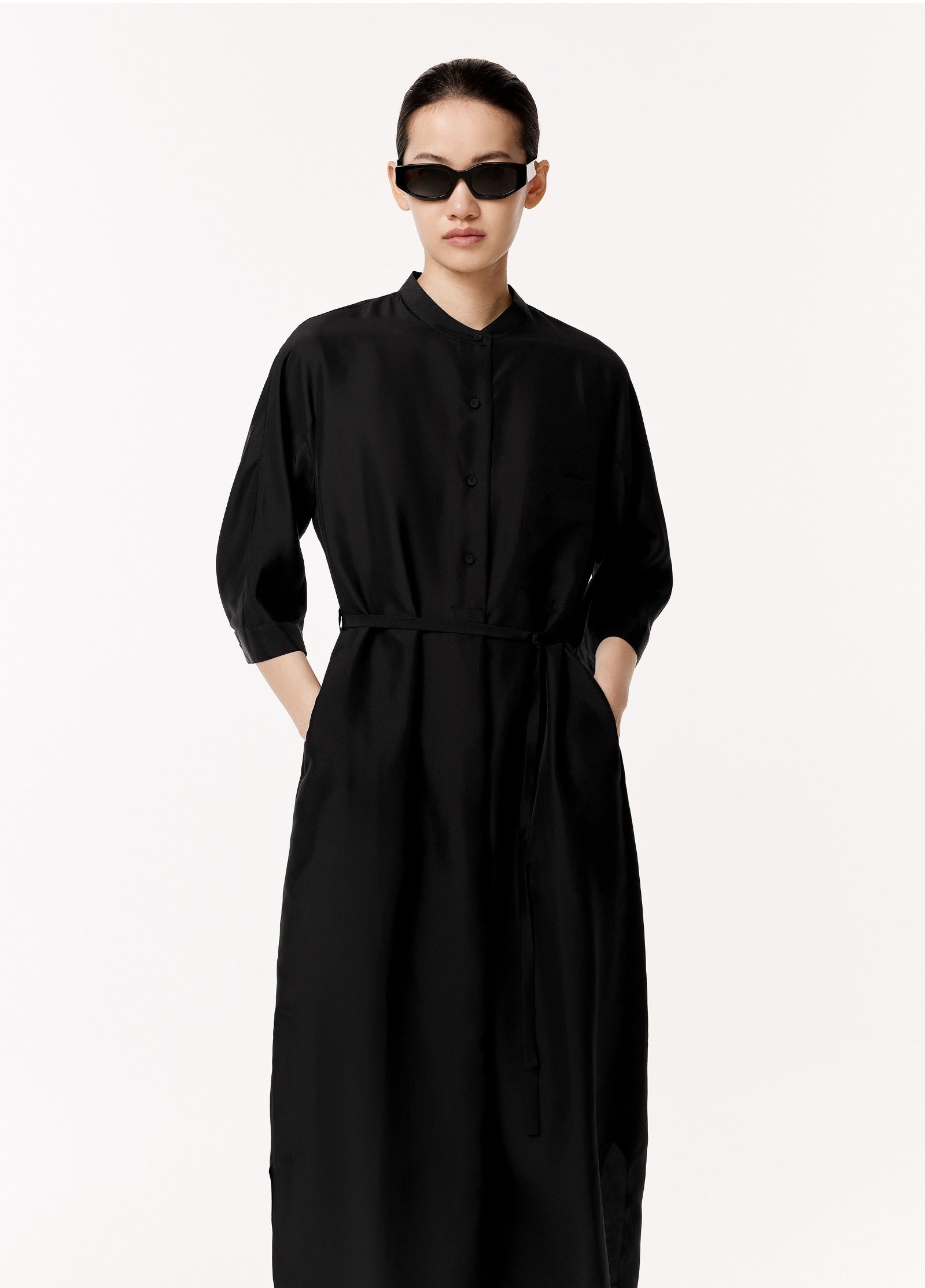 Damen Seidenkleid mit Knöpfen & Bindeband Schwarz LESS