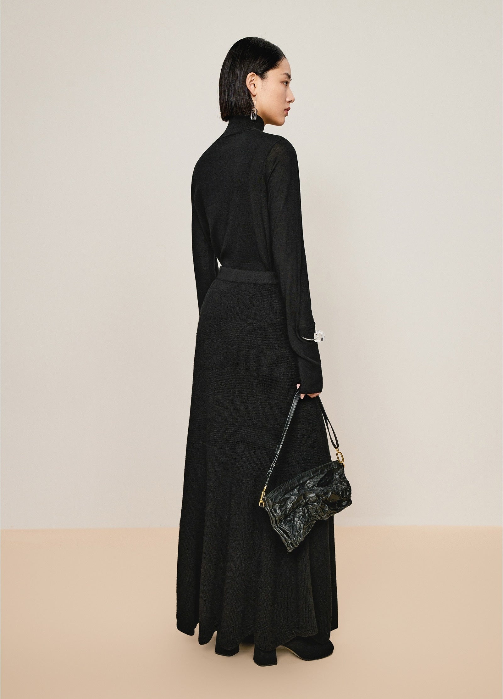 Damen Slim Sweater mit langen Ärmeln Schwarz LESS