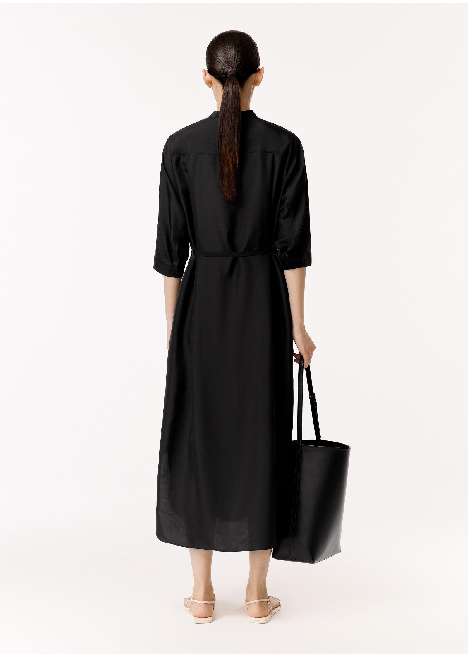 Damen Seidenkleid mit Knöpfen & Bindeband Schwarz LESS