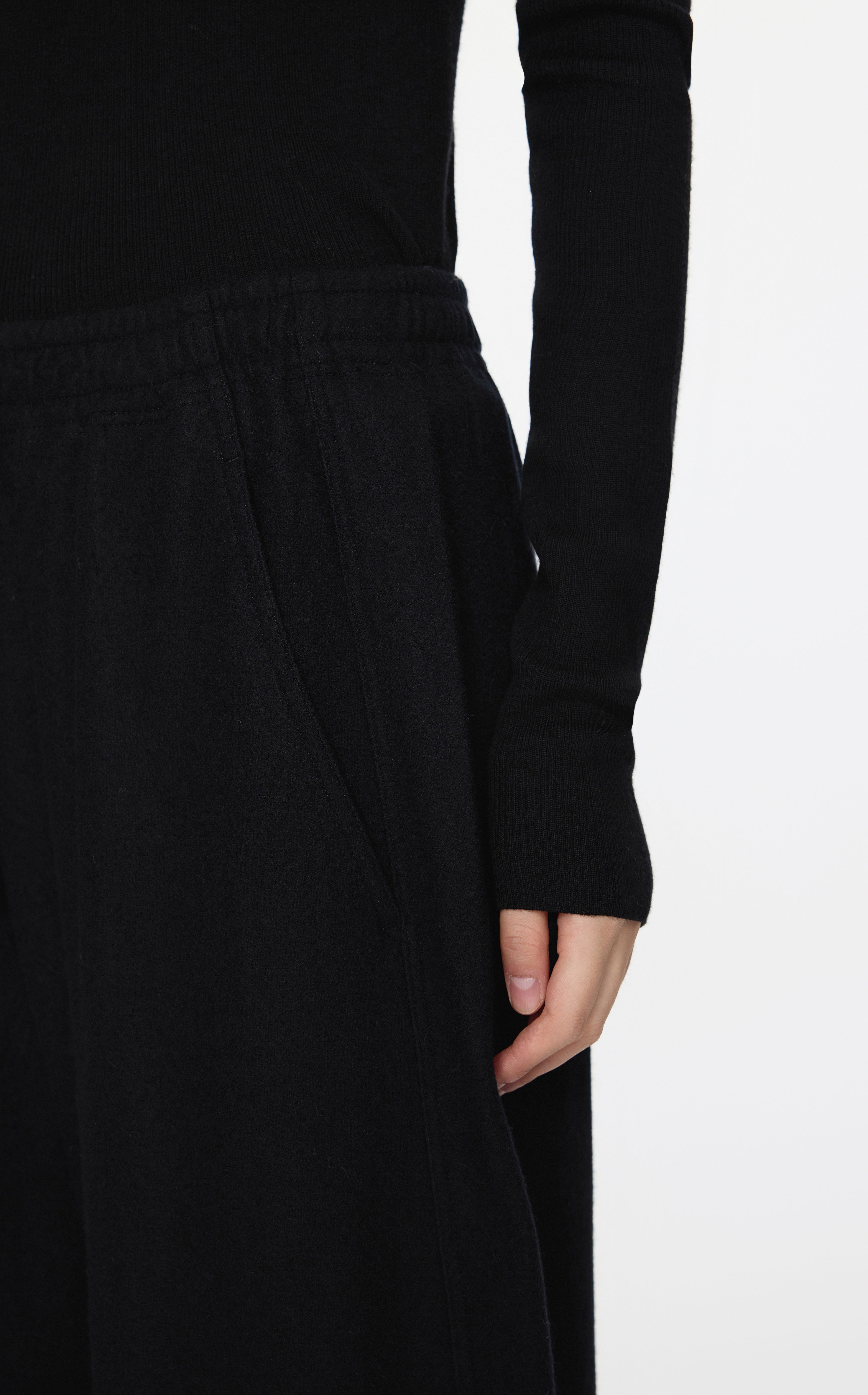 Barrel avant-garde Wollhose in Grau Schwarz JNBY