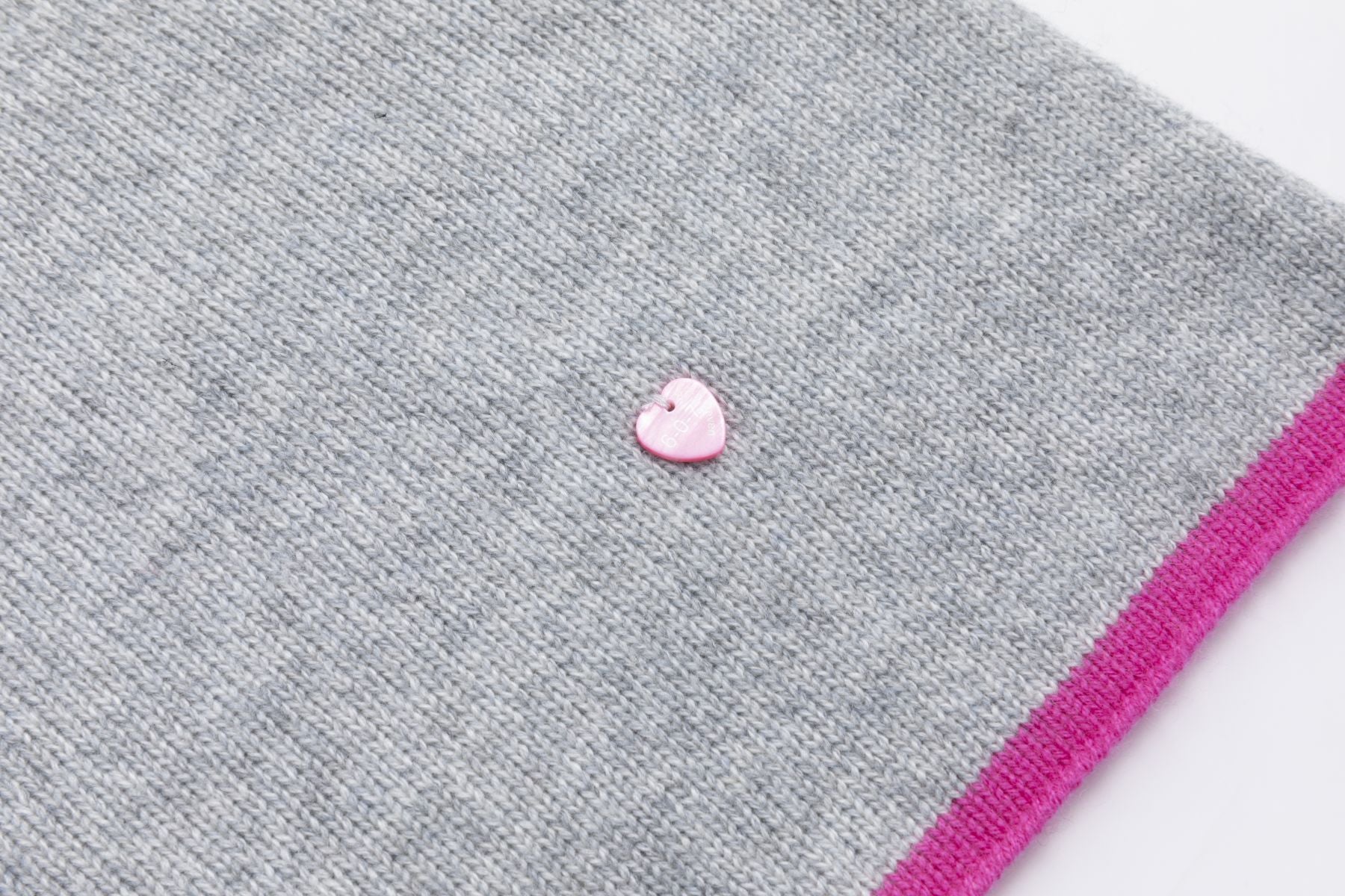 Strickpullover mit pinken Akzenten LIGHT GREY